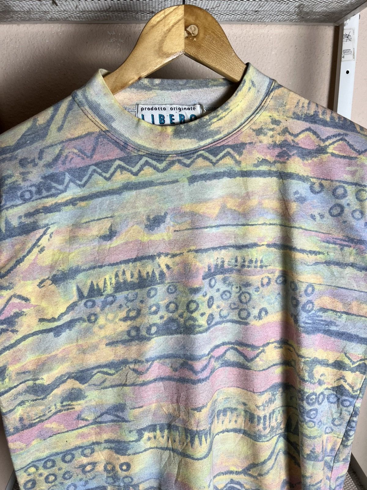 Libero Rare 90s LIBERO Italian Abstract Pattern AOP T-Shirt Vintage Size US XS / EU 42 / 0 - 2 Thumbnail