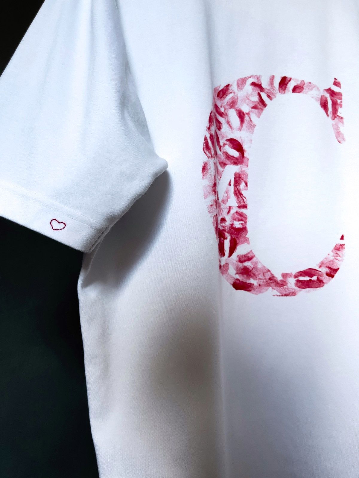 Uniqlo Uniqlo Carpe Kisses Back Graphic T-Shirt Size US M / EU 48-50 / 2 - 1 Thumbnail