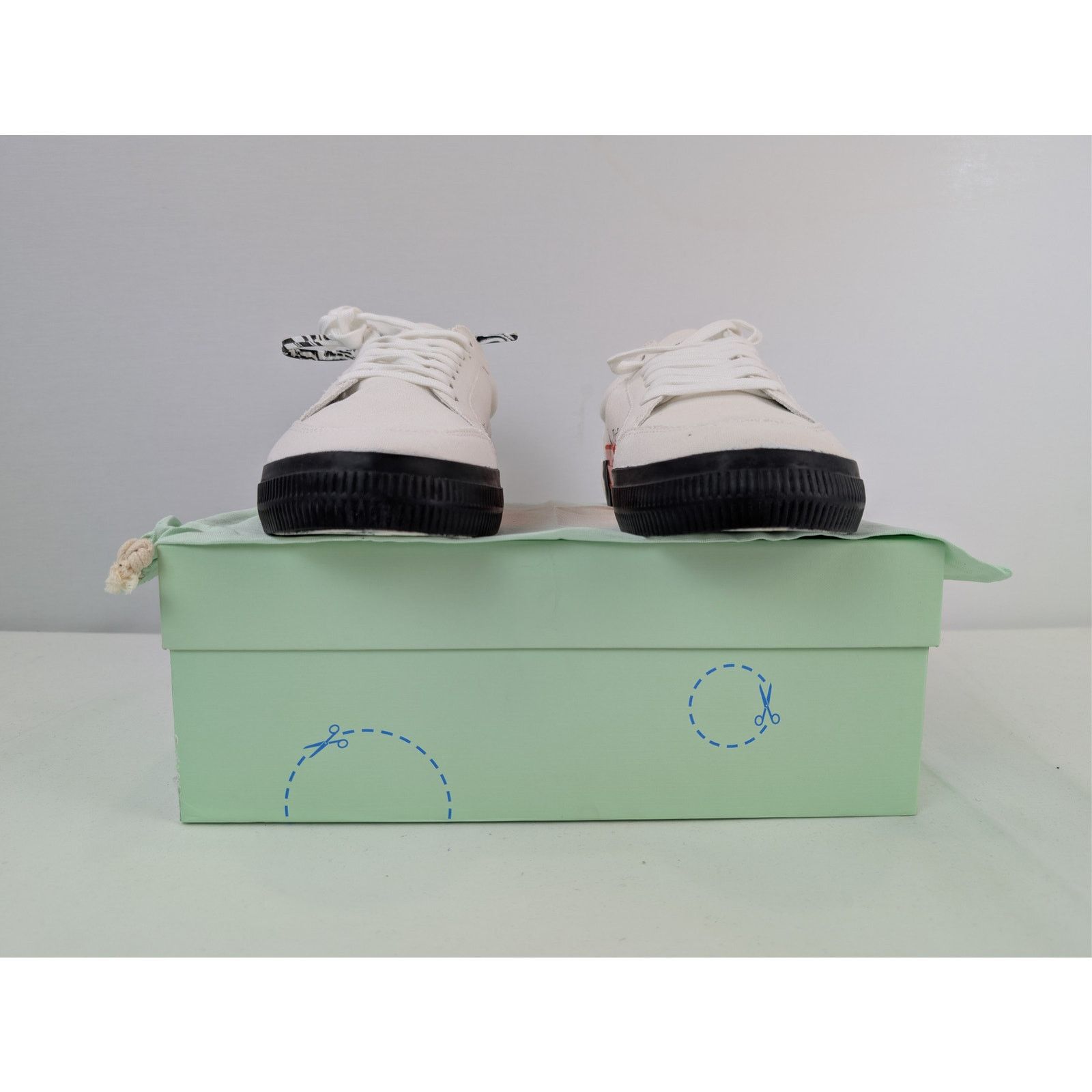 Off-White o1rshd1 Low Vulcanized Canvas Sneakers in White / Black Size US 12 / EU 45 - 16 Thumbnail