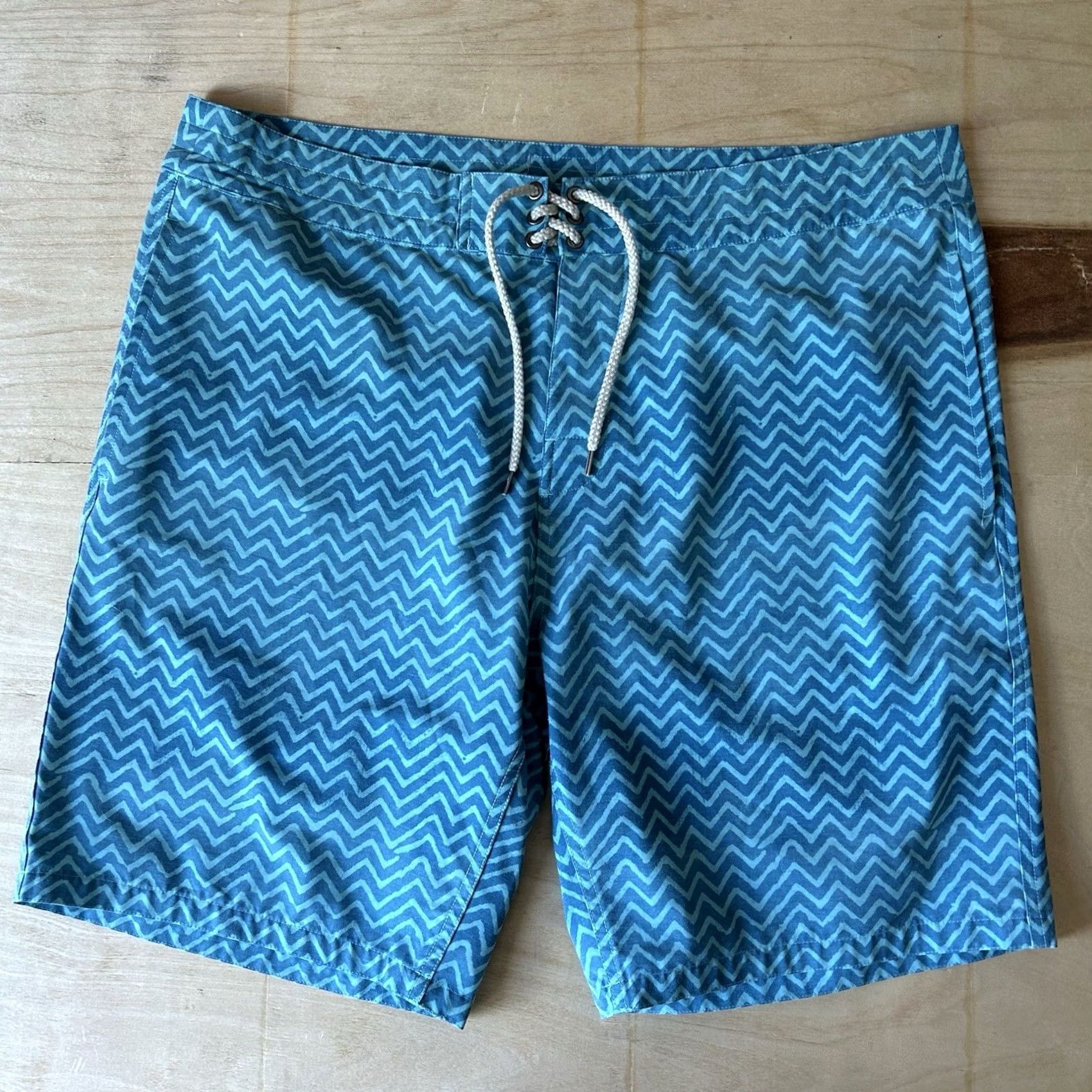 Faherty Faherty Board Shorts Blue 9” Inseam 38 Men’s Shorelite Active Swim Geometric Pockets Drawstring Lightweight Beach Hawaiian Modern 90s? Size US 38 / EU 54 - 2 Thumbnail