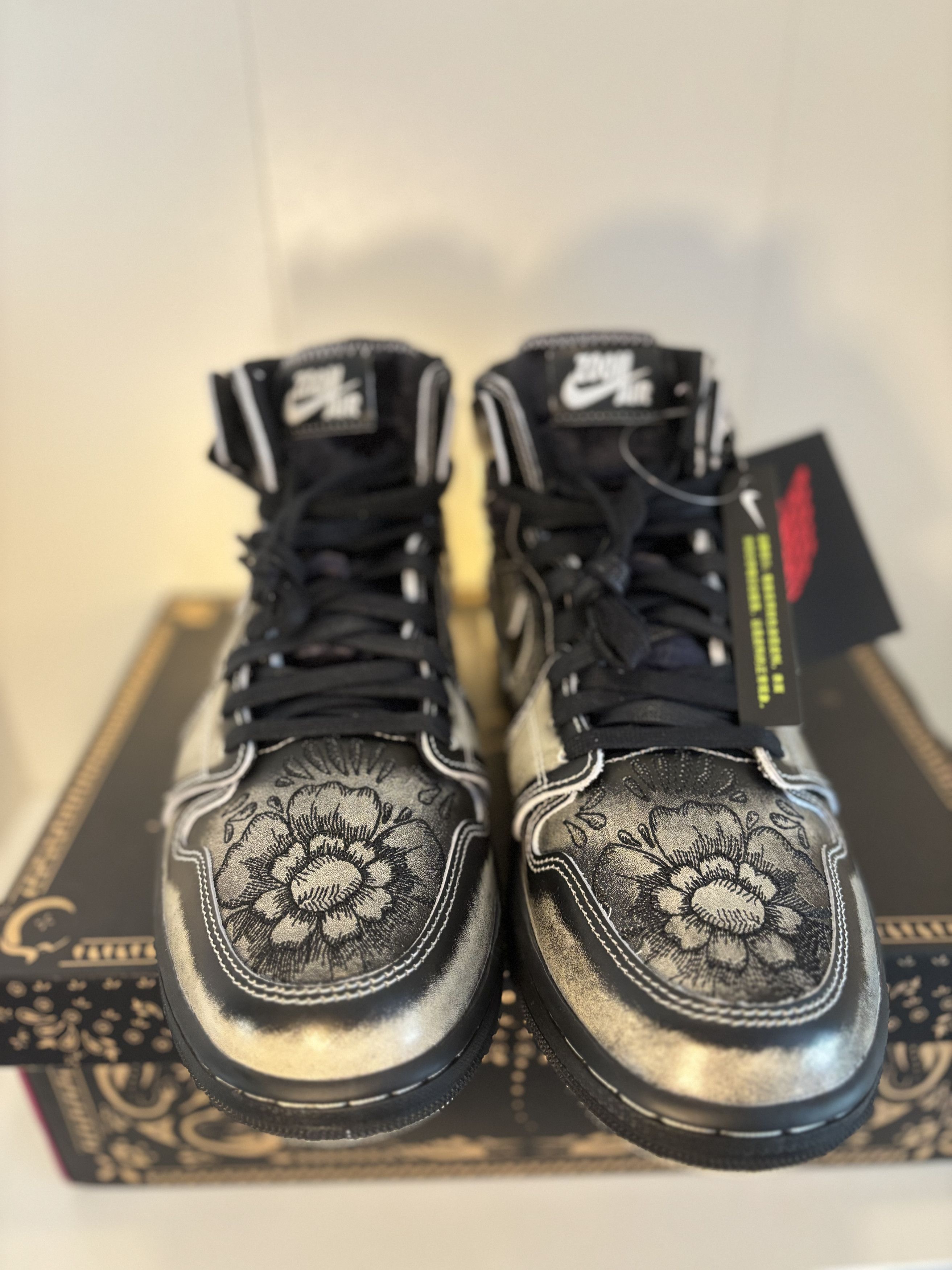 Nike Jordan 1 High Zoom Air CMFT Dia De Muertos Size US 10.5 / EU 43-44 - 2 Thumbnail