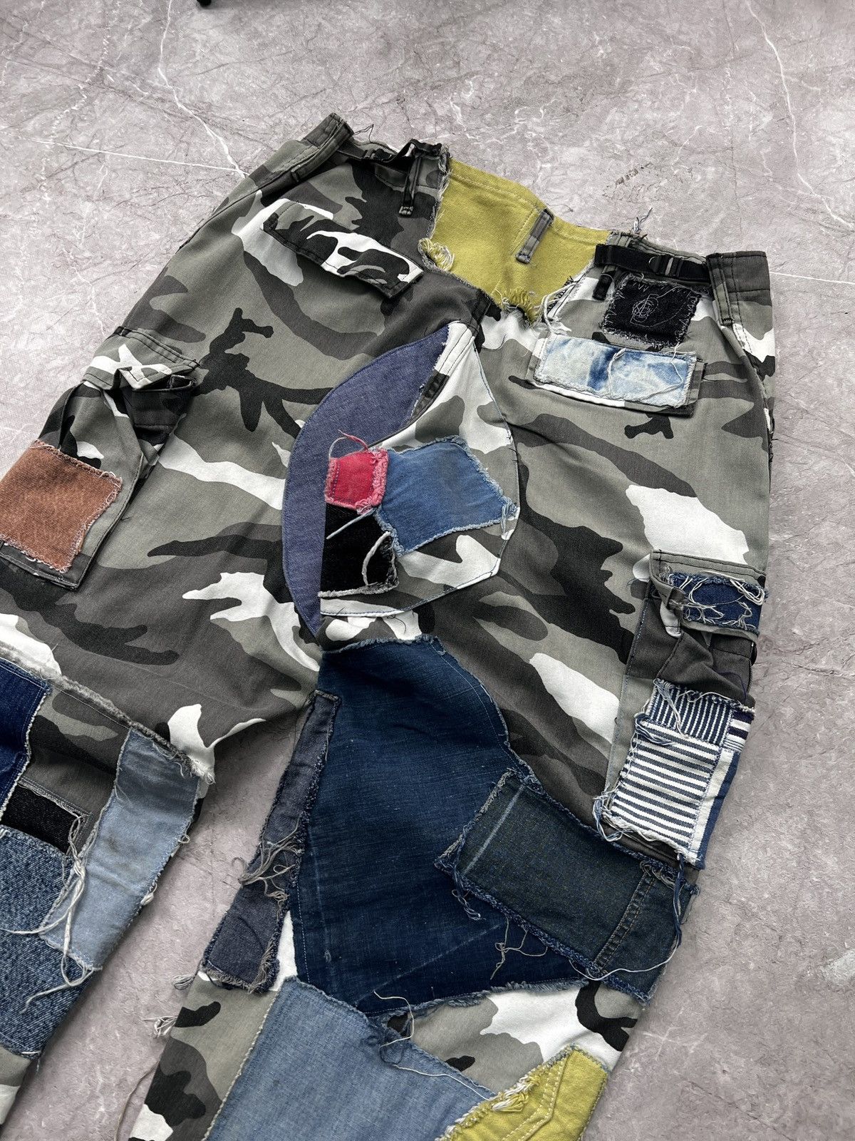 Japanese Brand VINTAGE MILITARY CUSTOM PATCHWORK JAPANESE BAGGY CARGO PANTS Size US 34 / EU 50 - 13 Thumbnail