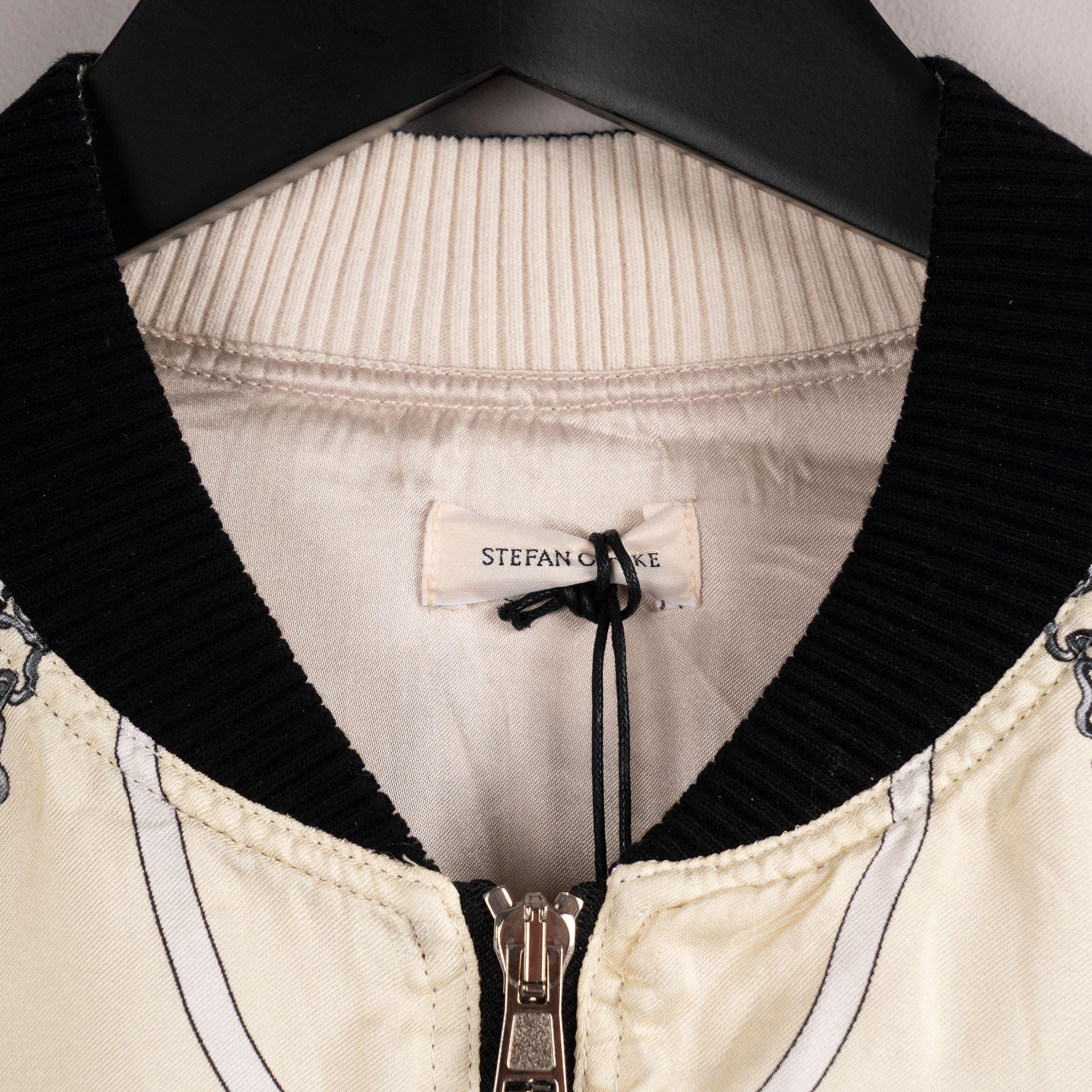 Stefan Cooke Stefan Cooke SS23 Printed Silk Bomber Jacket Cream/Green Size US L / EU 52-54 / 3 - 14 Thumbnail