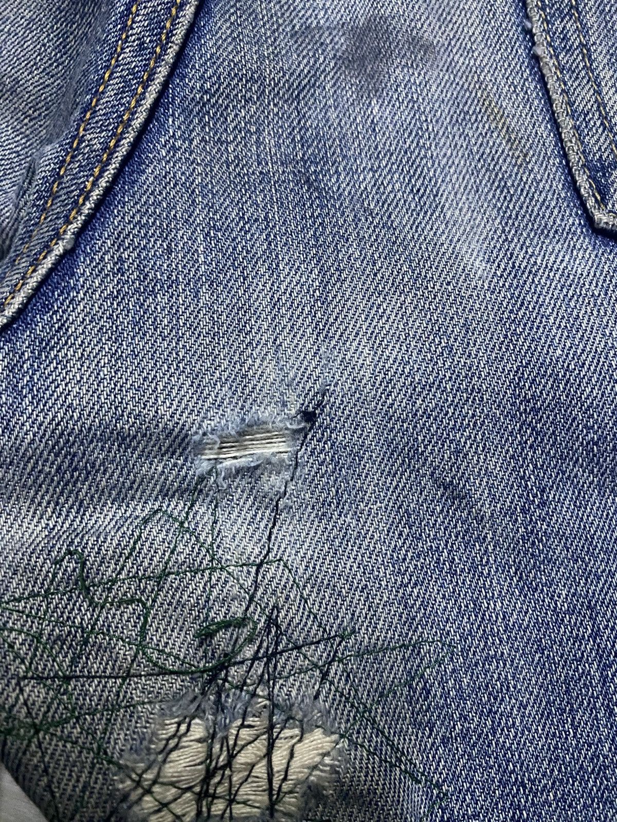 Uniqlo Vintage Uniqlo UJ Repair Faded Wash Distressed Loose Jeans Size US 33 - 10 Thumbnail