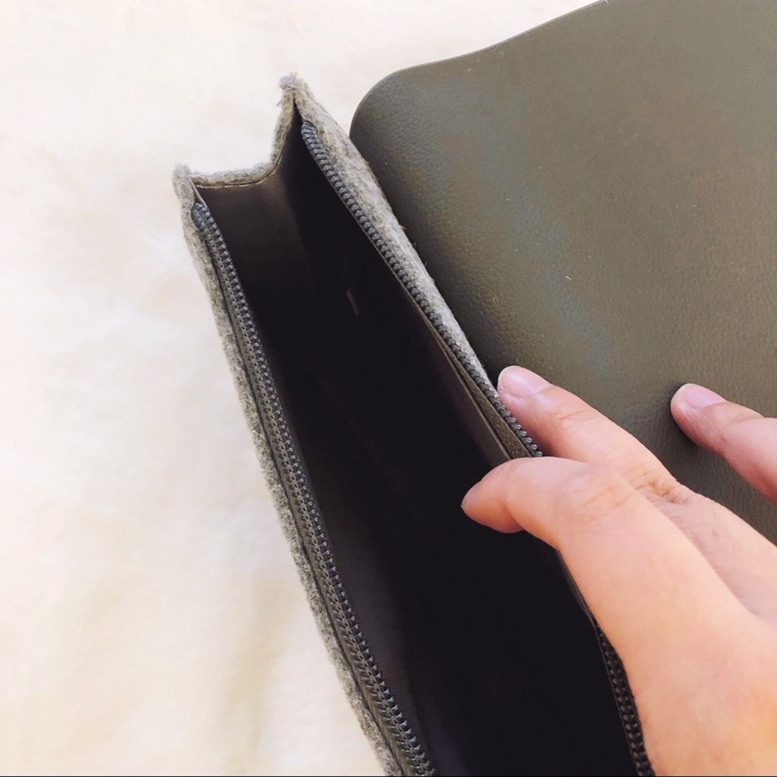 Other La Prairie Gray Makeup Bag/Clutch Size ONE SIZE - 11 Thumbnail