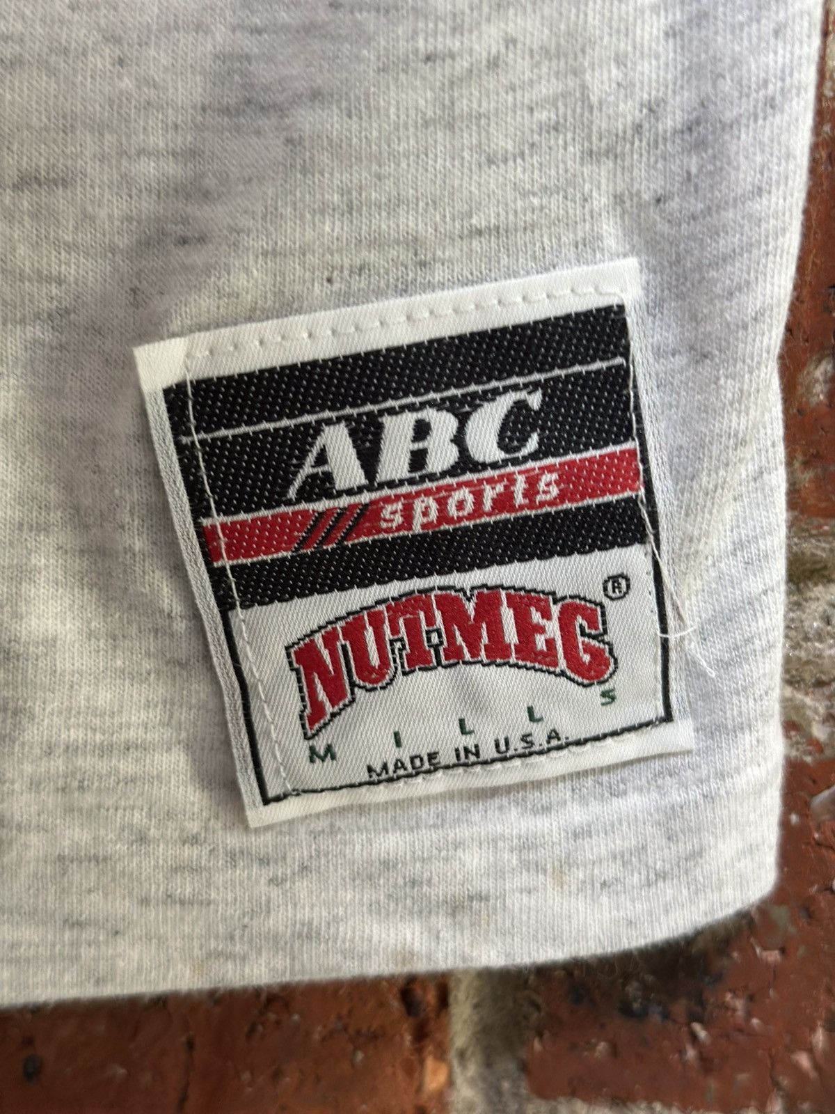 Nutmeg × Vintage Vintage Nutmeg Property Of Abc Sports Faded Tee Size US L / EU 52-54 / 3 - 3 Thumbnail