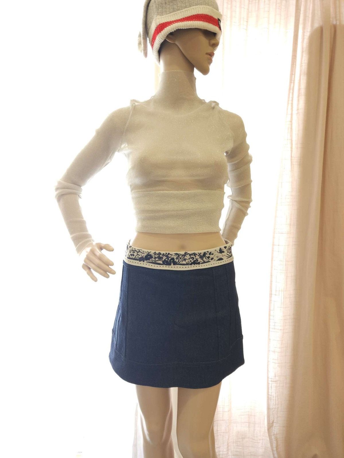 Vintage Rare Vintage Hand-Embroidered Mini Skirt By SHIATZY CHEN Size 28" / US 6 / IT 42 - 1 Thumbnail