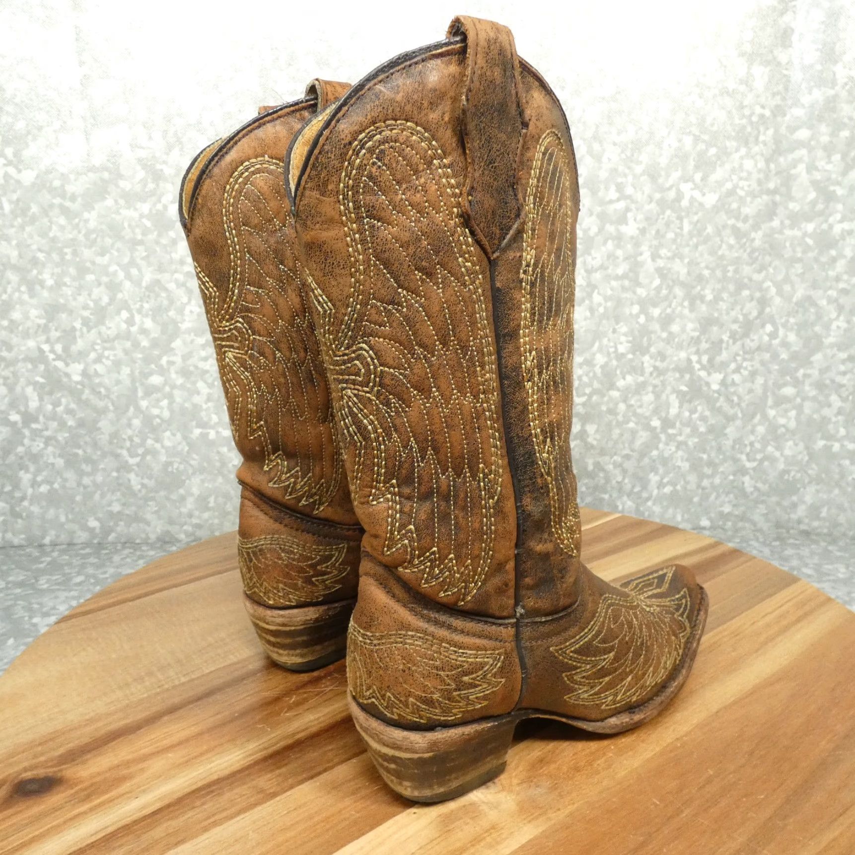 Vintage Corral Boots Womens 2 T Brown Leather Distressed Winged Cross Embroidered Boot Size US 4.5 / IT 34.5 - 3 Thumbnail
