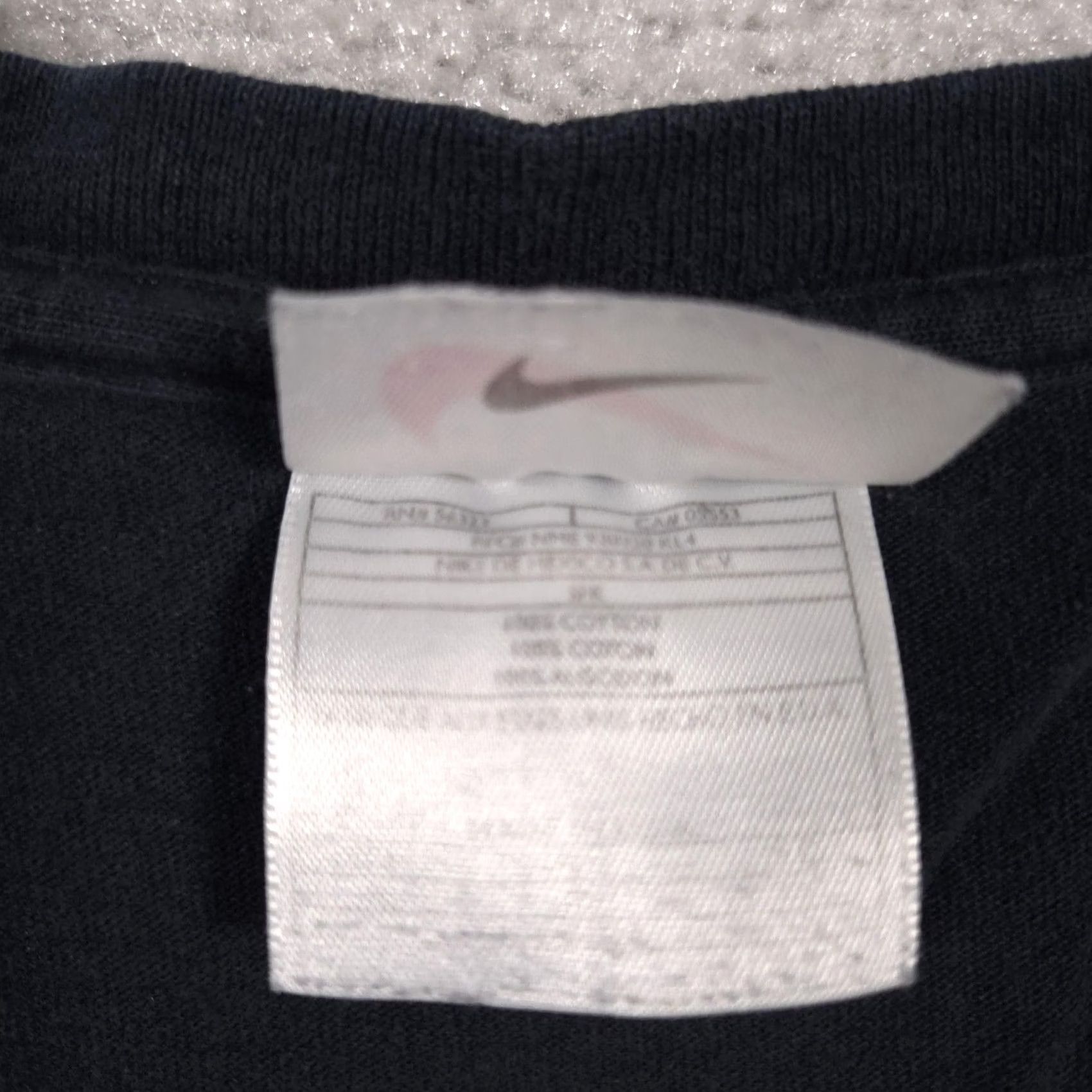Nike VINTAGE Nike Shirt Mens XL Black V-Neck Embroidered Swoosh Cotton Minimalist Casual Size US XL / EU 56 / 4 - 7 Thumbnail