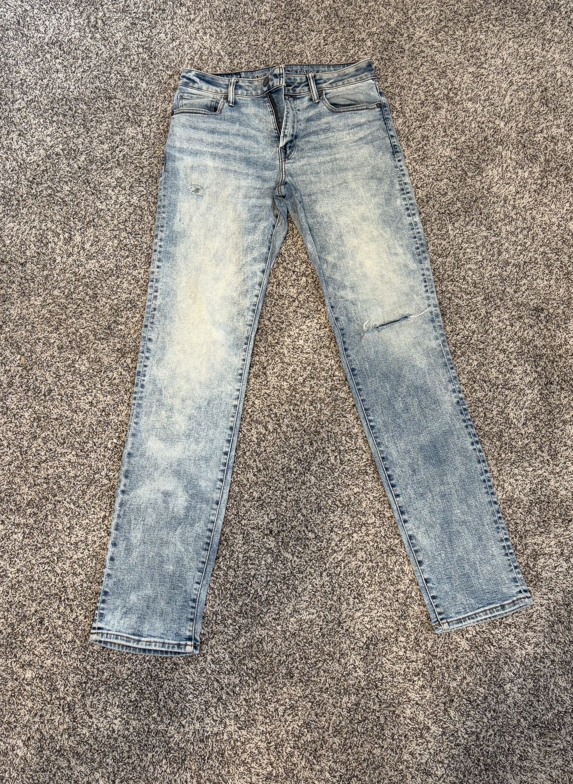 American Eagle Outfitters American Eagle Slim Light Wash Jeans with Rip at Knee Size US 30 / EU 46 - 1 Thumbnail