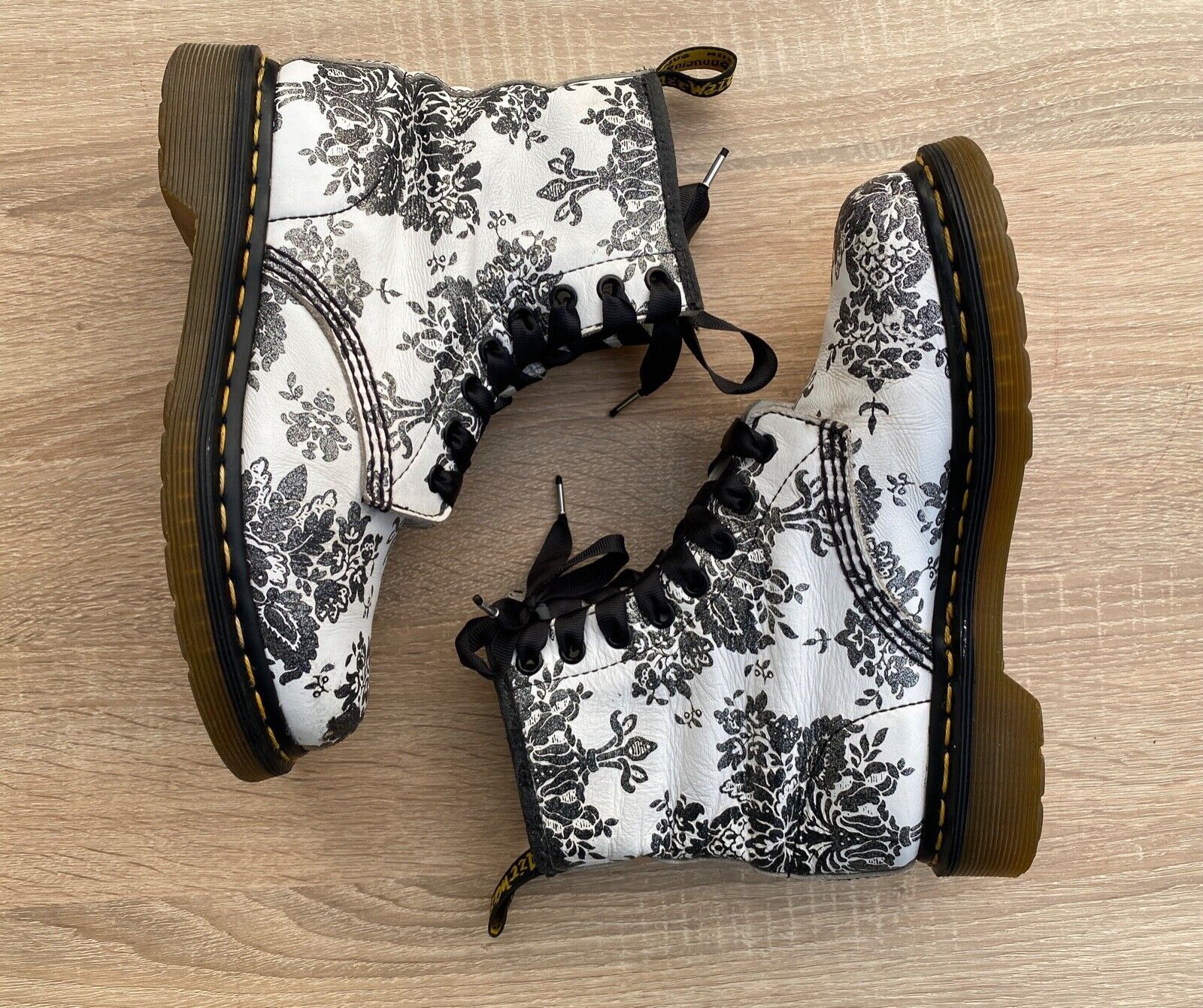 Dr. Martens Dr. Martens 1460 W Floral Printed Size US 6 / IT 36 - 7 Thumbnail