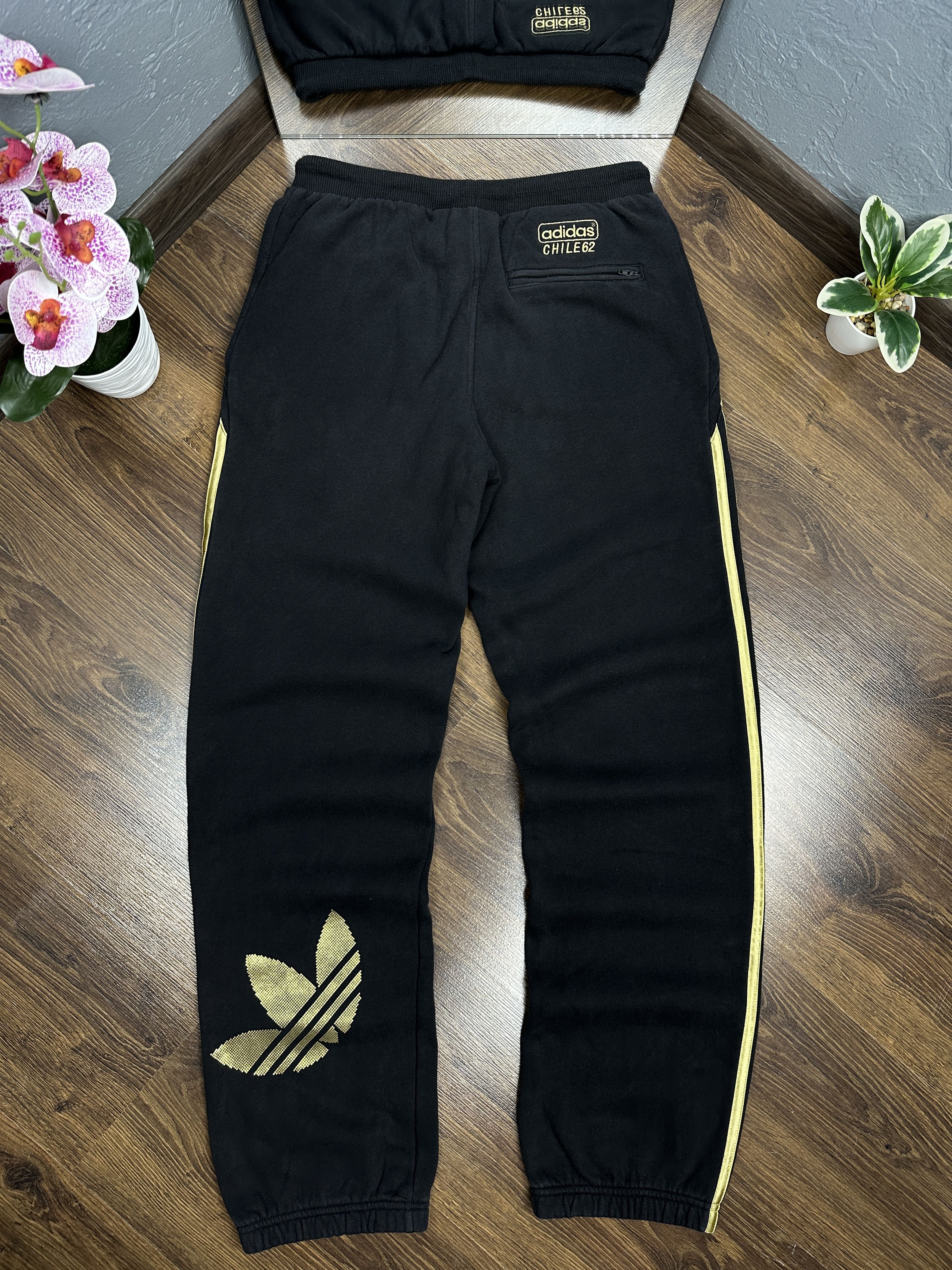 Adidas Adidas Chile 62 sweatpants cotton track pants Size US 30 / EU 46 - 1 Thumbnail