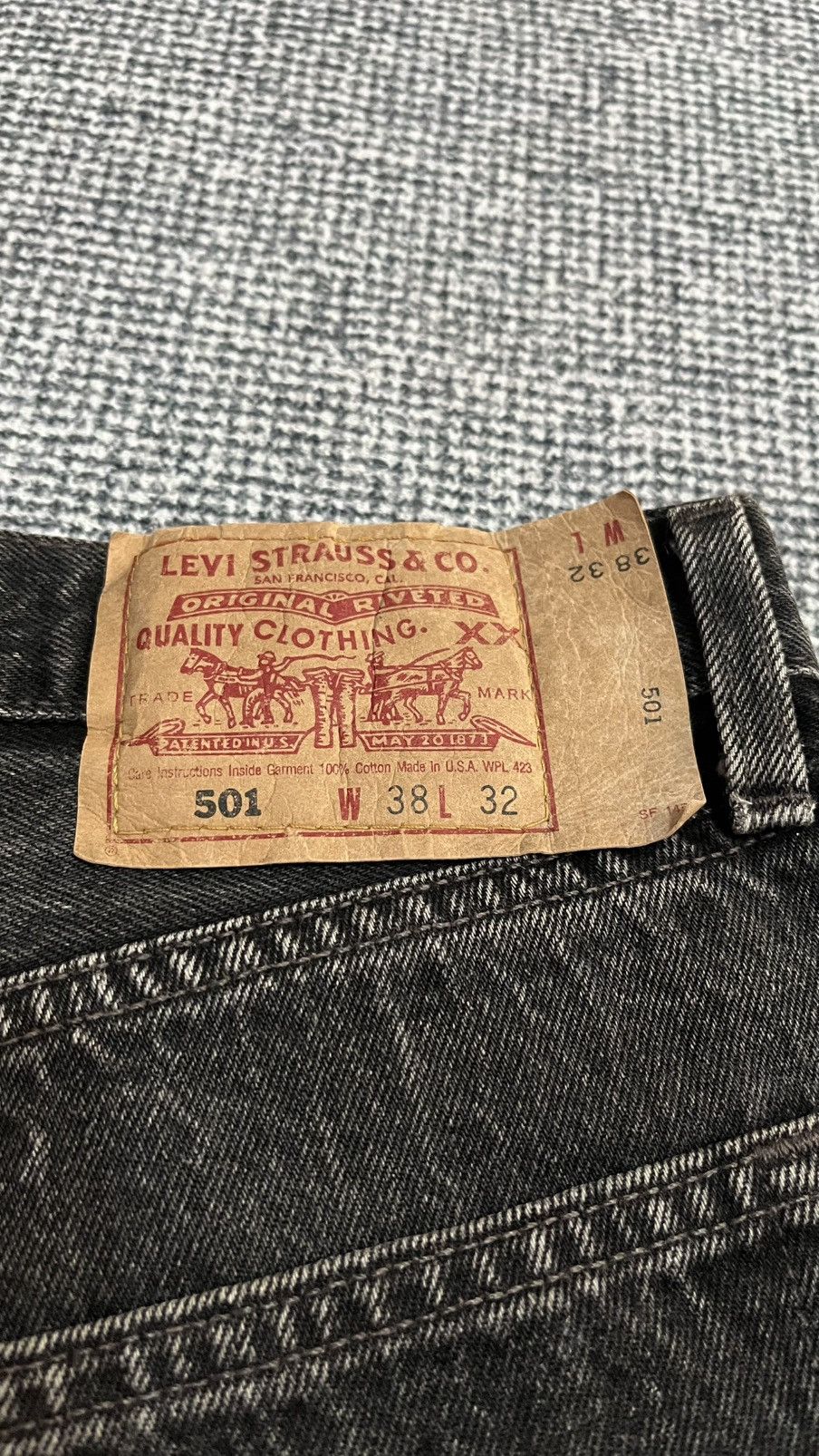 Levi's Vintage Levi's 501 super-black distressed jort size 37 inche Size US 37 - 7 Thumbnail