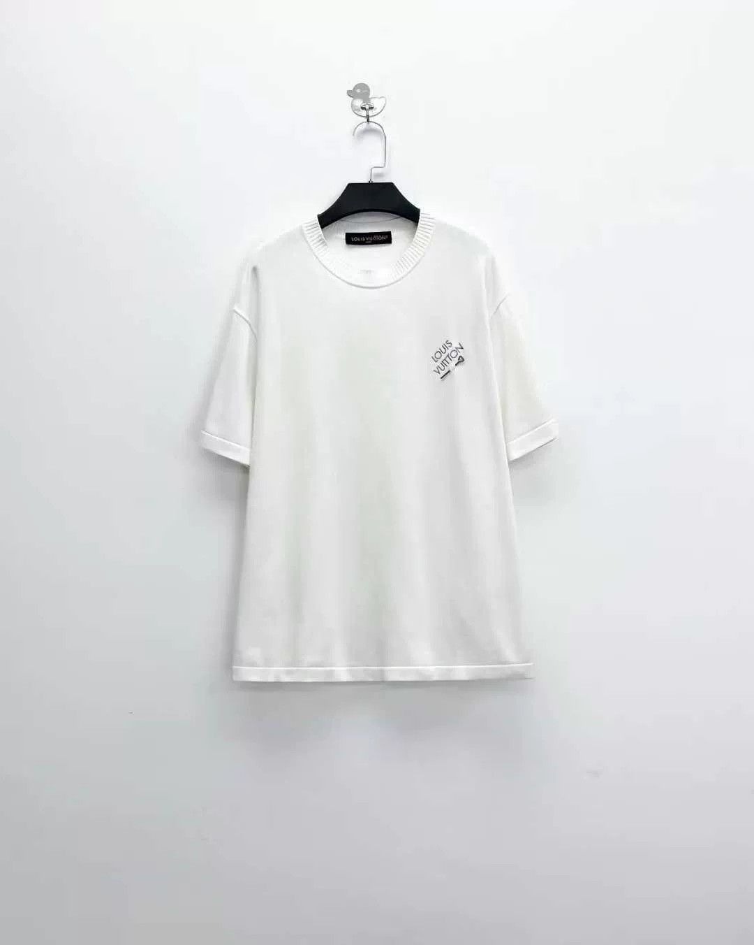 Louis Vuitton louis vuitton white logo short sleeve knit tee Size US L / EU 52-54 / 3 - 1 Thumbnail