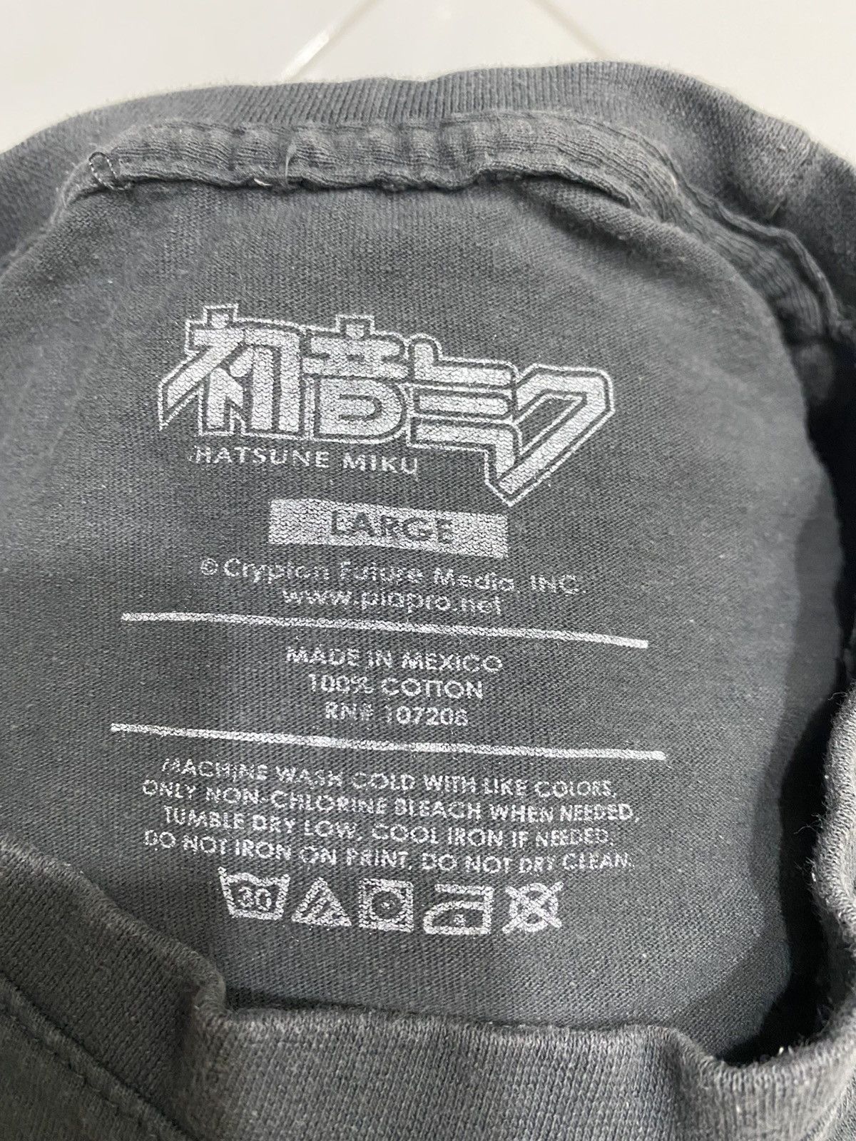 Anime HATSUNE MIKU TSHIRT Size US L / EU 52-54 / 3 - 8 Thumbnail