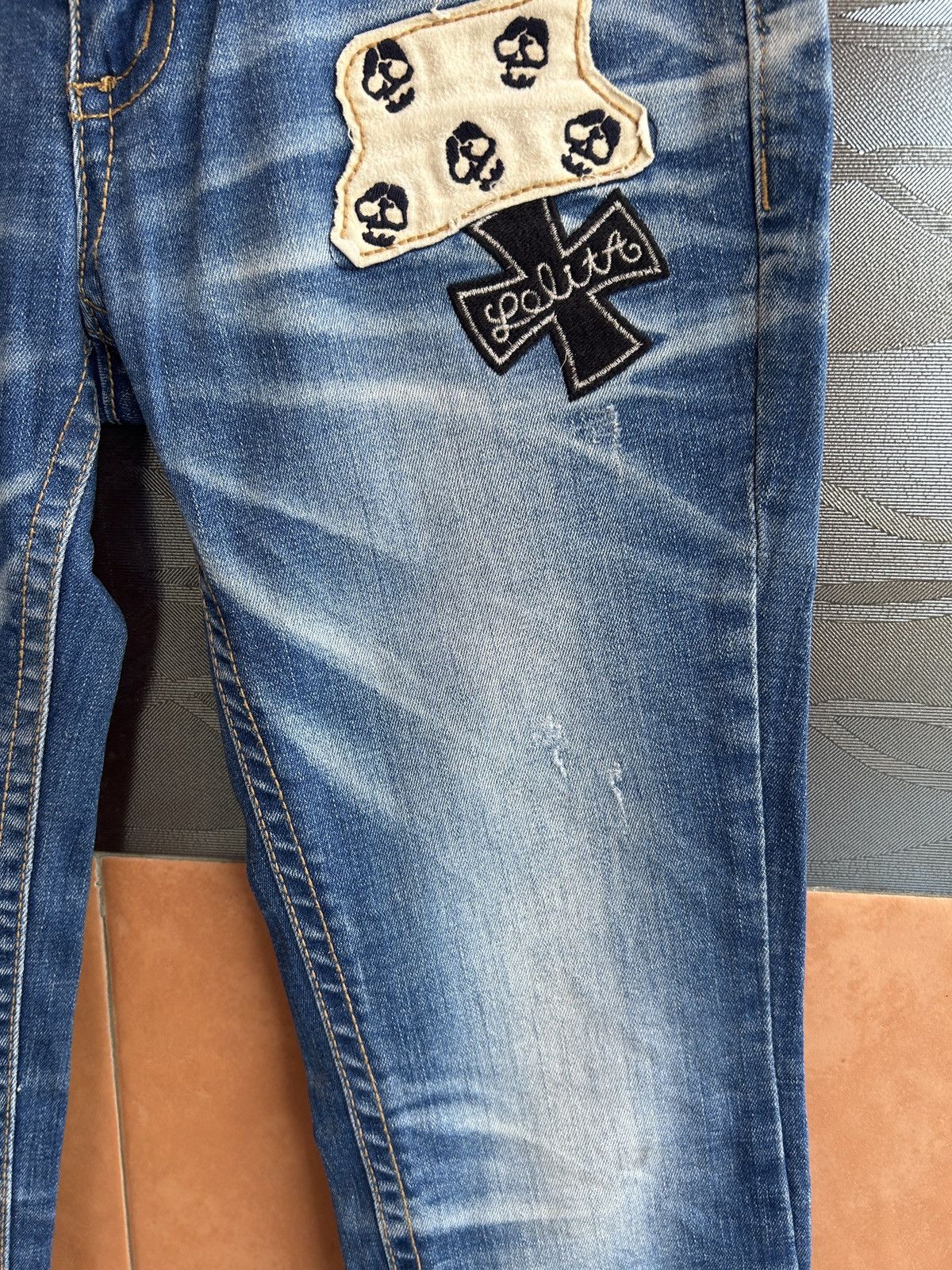 Japanese Brand Distressed Yoshitomo Nara X Lolita Cross Low Rise Jeans Size US 29 - 7 Thumbnail