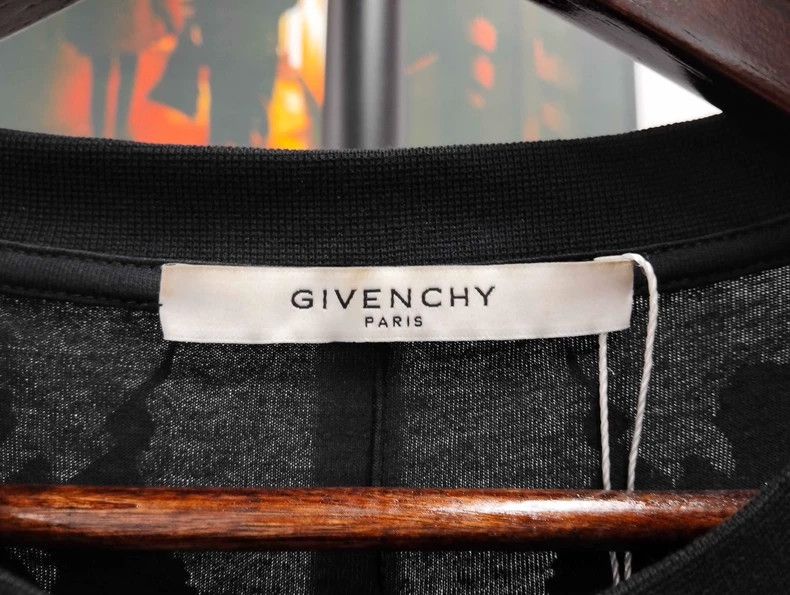 Givenchy Givenchy T-shirt, size S (150), retail price 3800 Size US S / EU 44-46 / 1 - 4 Thumbnail
