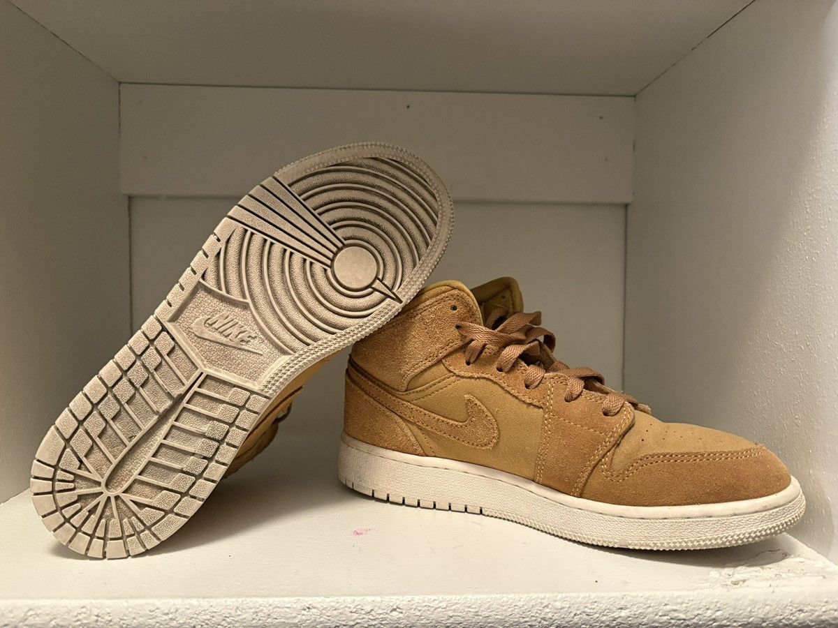 Nike Jordan 1 mid golden harvest sail Size US 5.5 / EU 38 - 6 Thumbnail