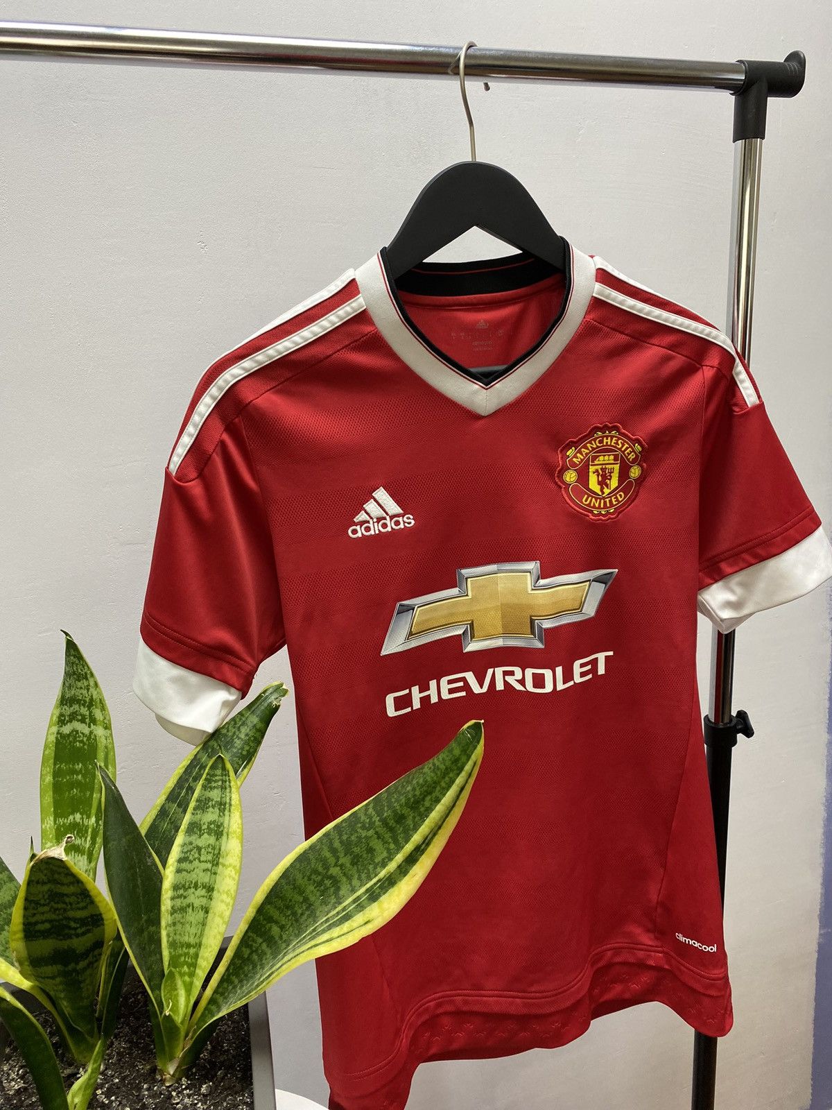 Adidas × Vintage Manchester United 2015/2016 Home Soccer Jersey Football Size US S / EU 44-46 / 1 - 3 Thumbnail