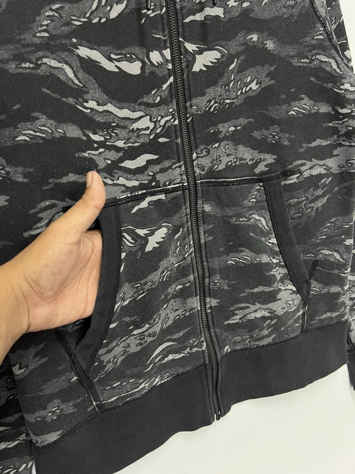 Nike 🔥 Vintage Y2K Nike Tiger Striped sweatshirt hoodie - M Size US S / EU 44-46 / 1 - 5 Thumbnail