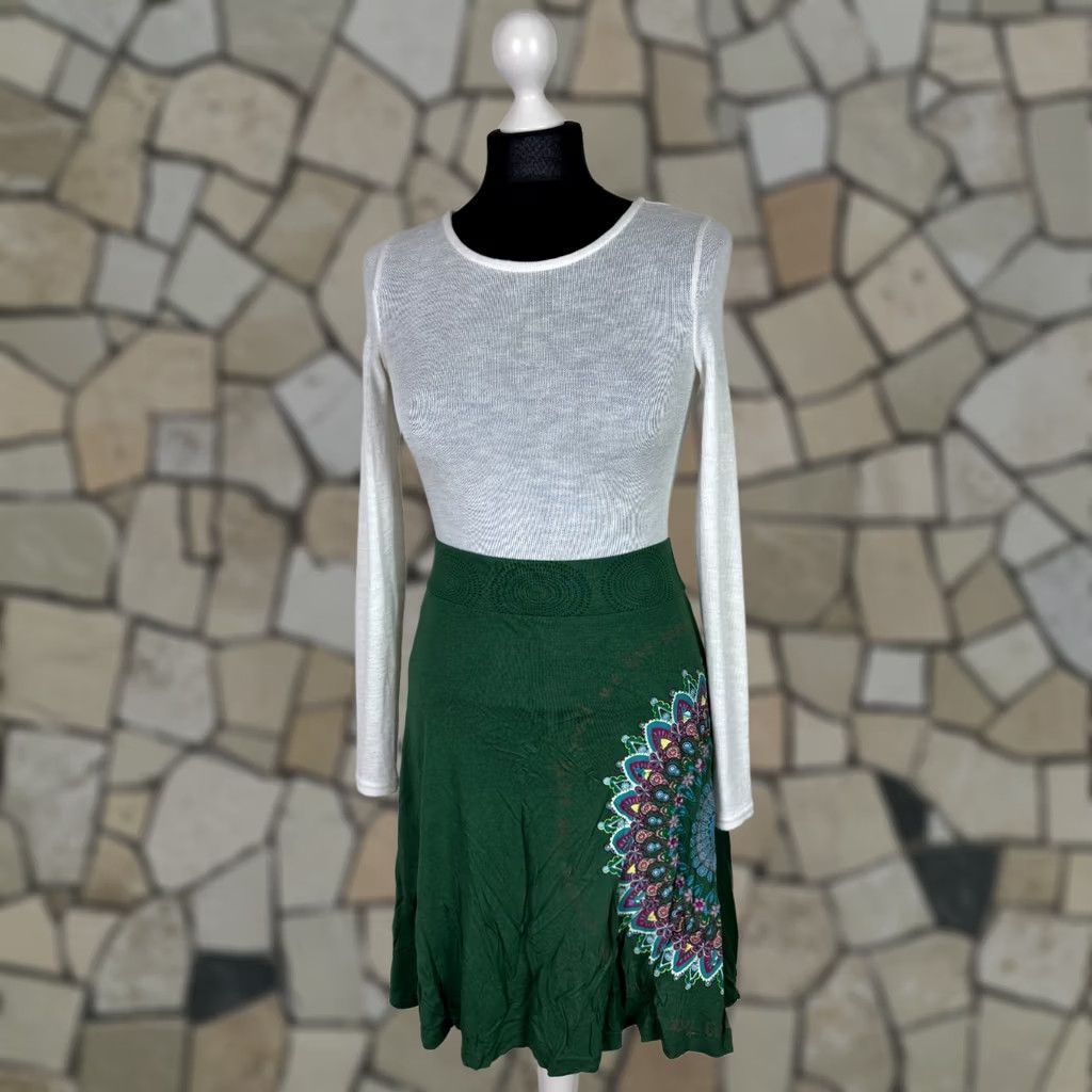 Desigual Desigual Skirt Desigual XXL Womens Green Knee Length Skirt 2XL Womens Green Desigual Skirt Size 40" / US 18 - 1 Thumbnail