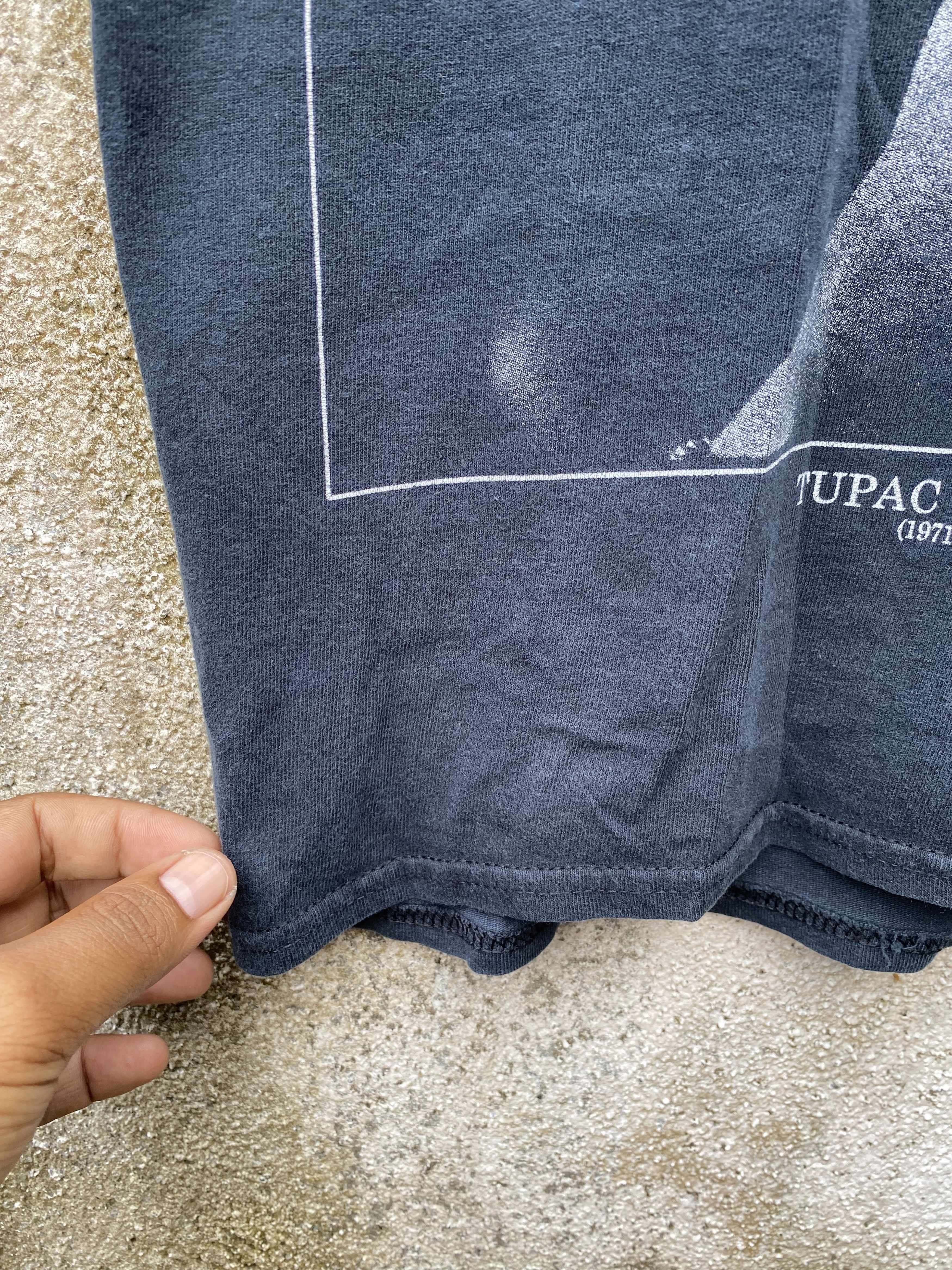 Rap Tees × Vintage Vintage Early 20’s Tupac Shakur Memorial Potrait Tshirt Size US M / EU 48-50 / 2 - 5 Thumbnail