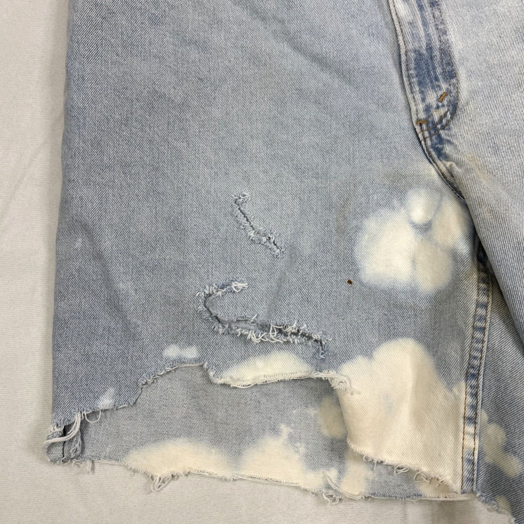 Levi's VINTAGE Levi’s 560 Jean Shorts Men 38W Light Blue Distressed D Size US 38 / EU 54 - 2 Thumbnail