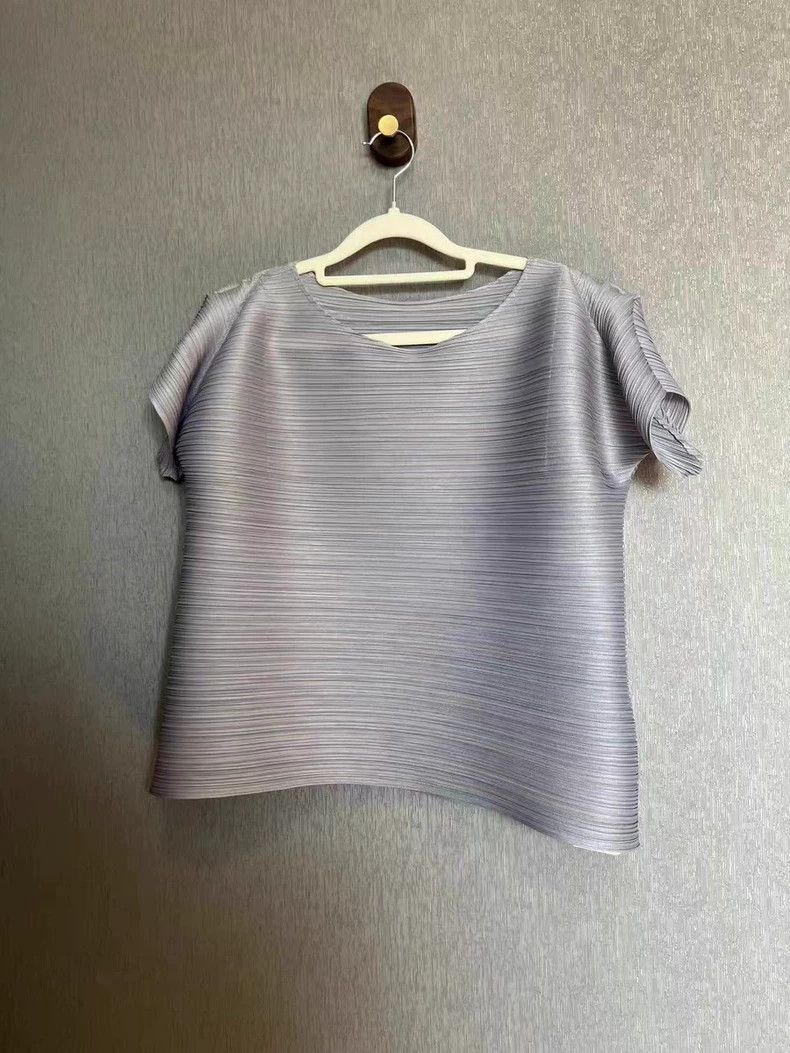 Issey Miyake Issey Miyake size:3 A vintage light grey horizontal stripe Size XS / US 0-2 / IT 36-38 - 1 Thumbnail