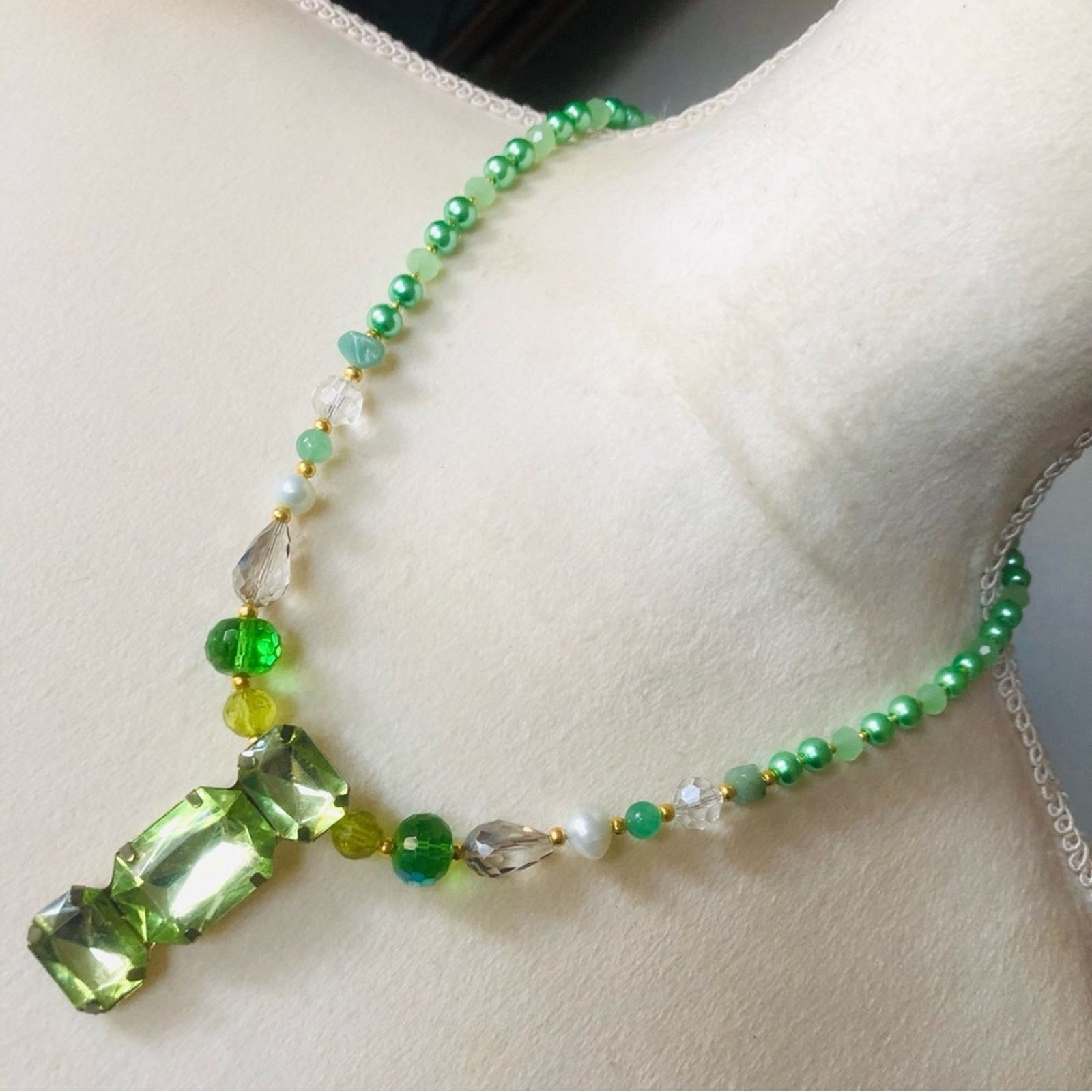 Handmade Handcrafted repurpose elegant green stone Pearl necklace Size ONE SIZE - 1 Thumbnail