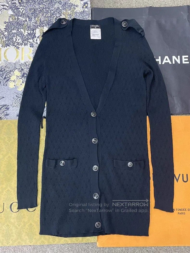 Chanel Chanel Black V-neck knitted cardigan coat Size XS / US 0-2 / IT 36-38 - 1 Thumbnail