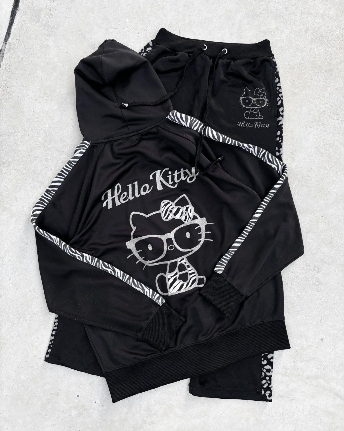 If Six Was Nine Rare Hello Kitty Sanrio Tracksuit (Hoodie & Pant) Size US S / EU 44-46 / 1 - 1 Thumbnail