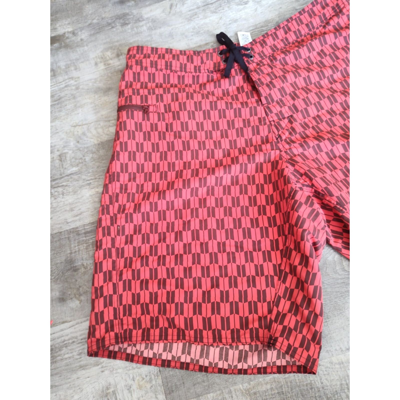 Patagonia Patagonia Wavefarer Board Shorts Quiver Glowing Ember Zip Pocket Men's Sz 36 Board Shorts Men Size US 36 / EU 52 - 2 Thumbnail