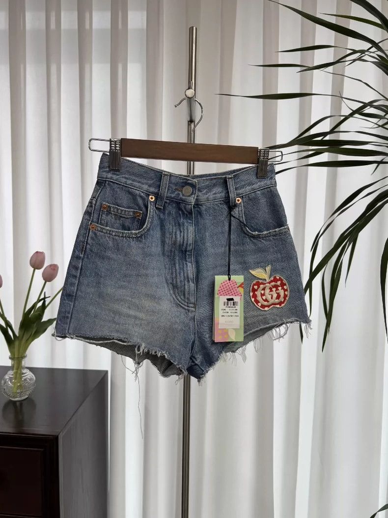 Gucci Gucci Denim Short Pants with Apple Embroidery Size US 31 - 1 Thumbnail