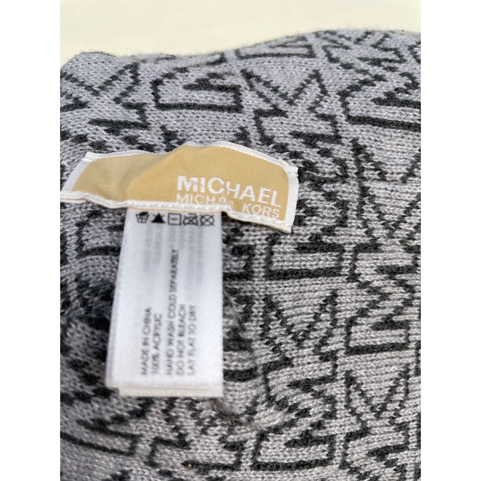Michael Kors Michael Kors Unisex Gray Hat & Scarf 64" x 10 SKU 4823 Size ONE SIZE - 8 Thumbnail