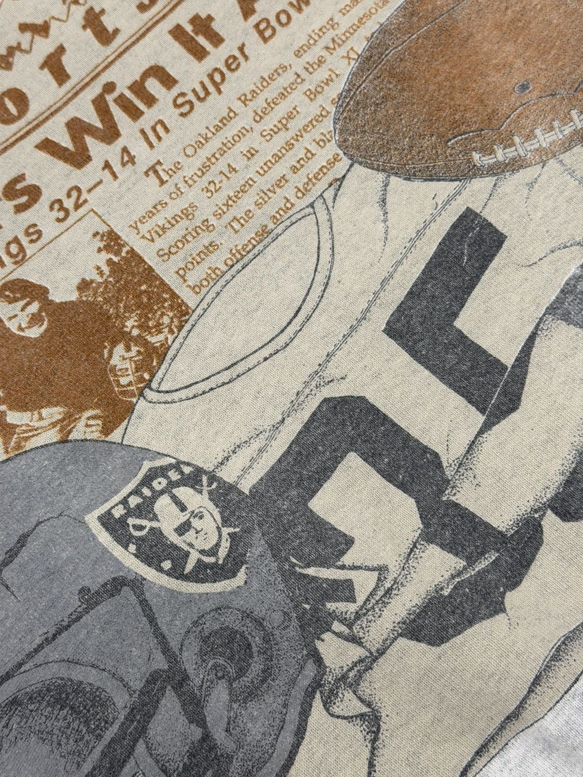 NFL Vintage 90s Oakland Raiders Defeat Vikings SuperBowl XI 1977 Size US L / EU 52-54 / 3 - 12 Thumbnail