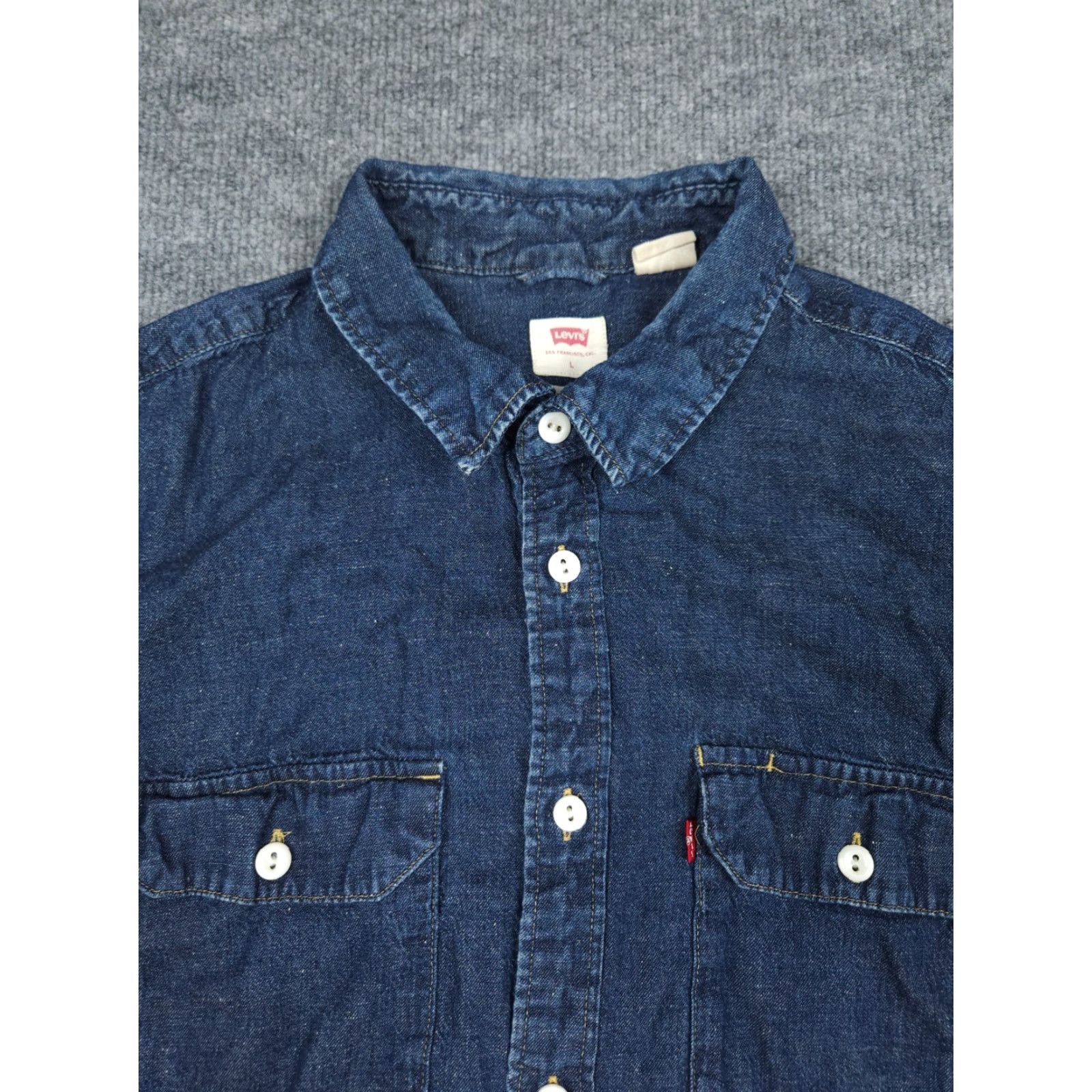 Levi's VINTAGE Levi's Chambray Shirt Men's Large Blue Button Up Pockets Long Sleeve Size US L / EU 52-54 / 3 - 4 Thumbnail