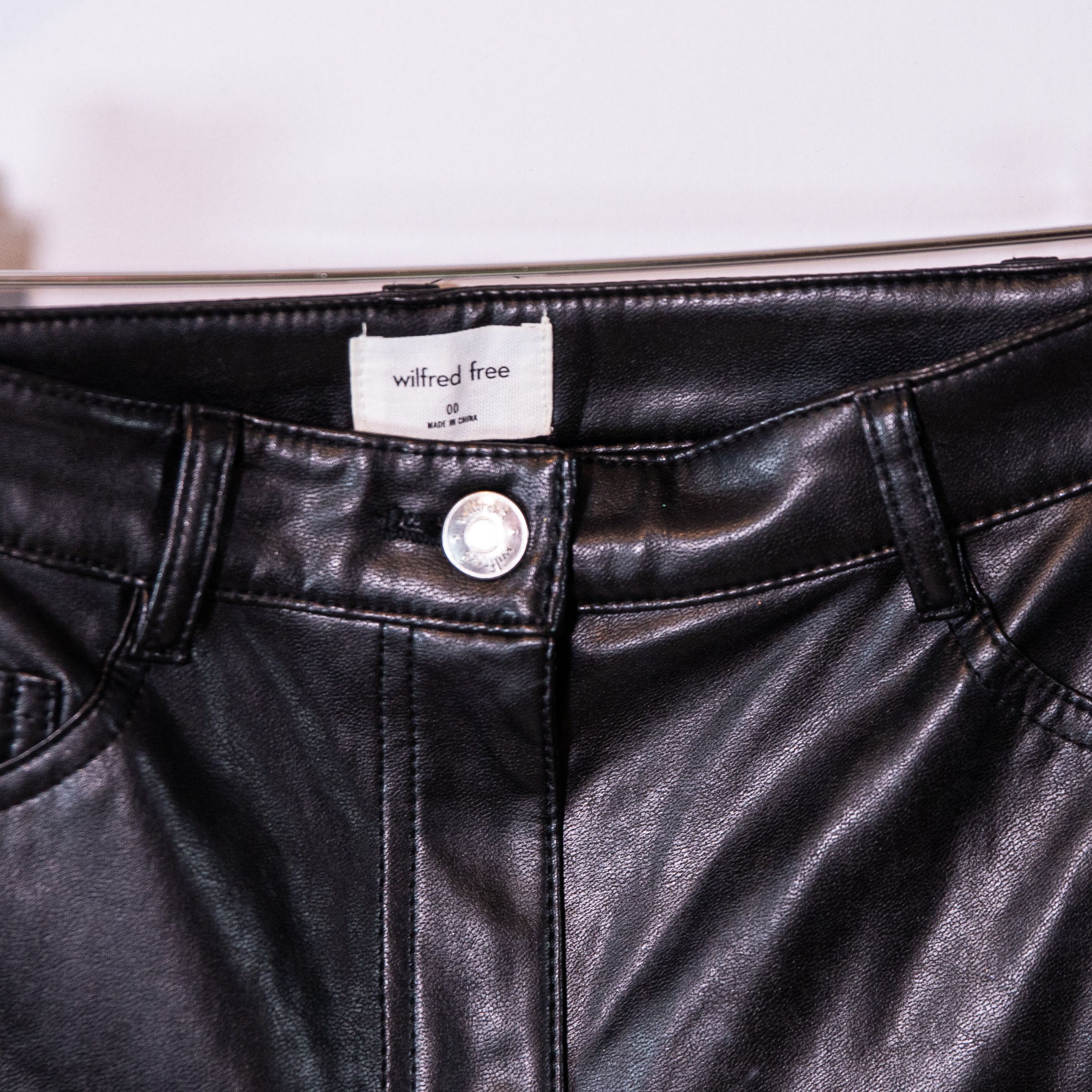 Aritzia Wilfred Free Aritzia Charm Faux Vegan Leather Size 24" / US 00 / IT 34 - 2 Thumbnail