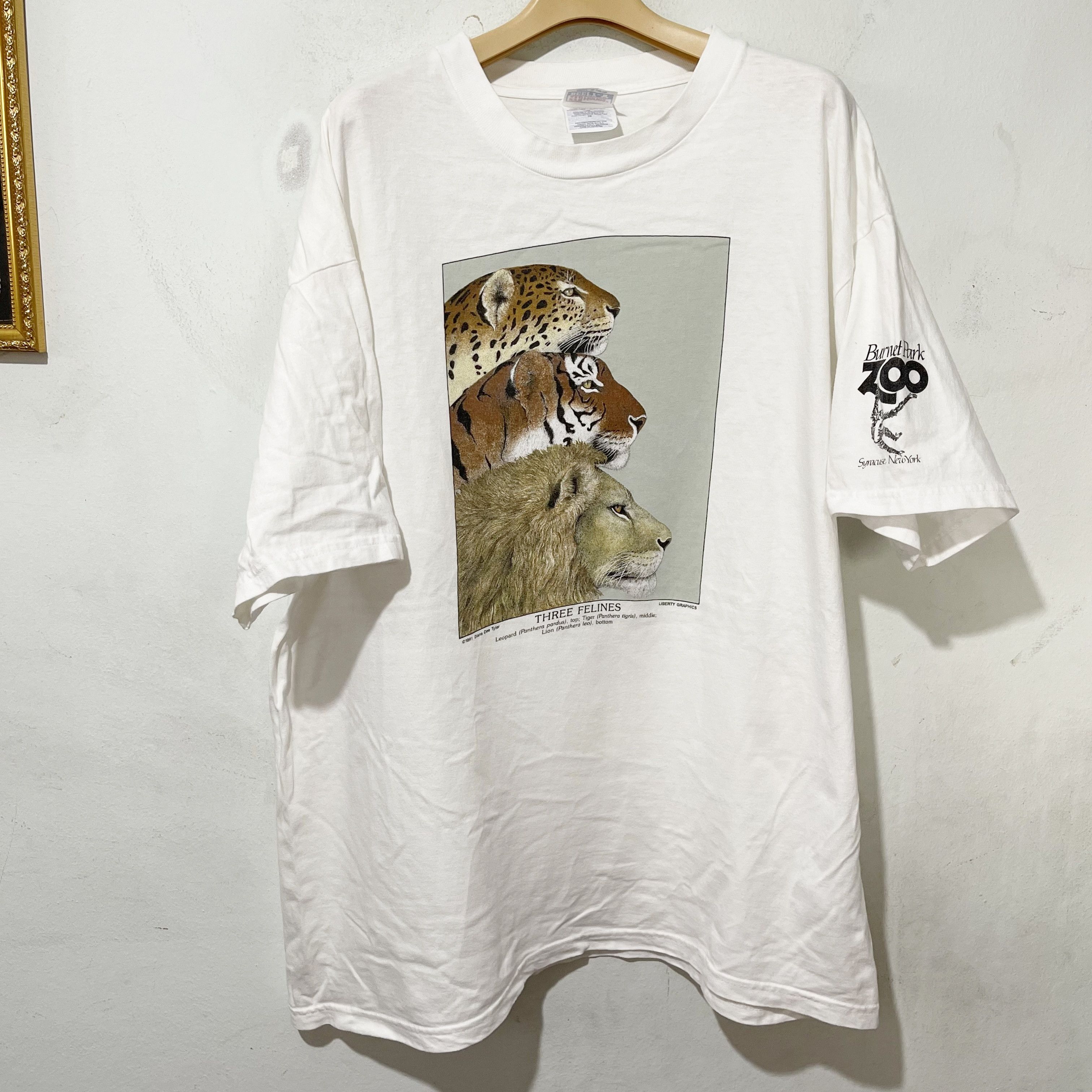 Vintage Vintage 1991 Diana Dee Tyler Three Felines T-Shirt Size US XL / EU 56 / 4 - 1 Thumbnail
