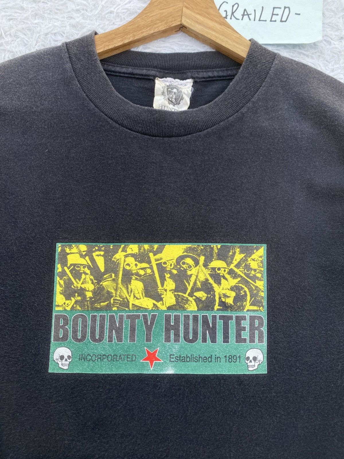 Bounty Hunter Rare Vtg 90s Bounty Hunter Army Wear Gas Mask Skulls Tshirt Size US S / EU 44-46 / 1 - 11 Thumbnail