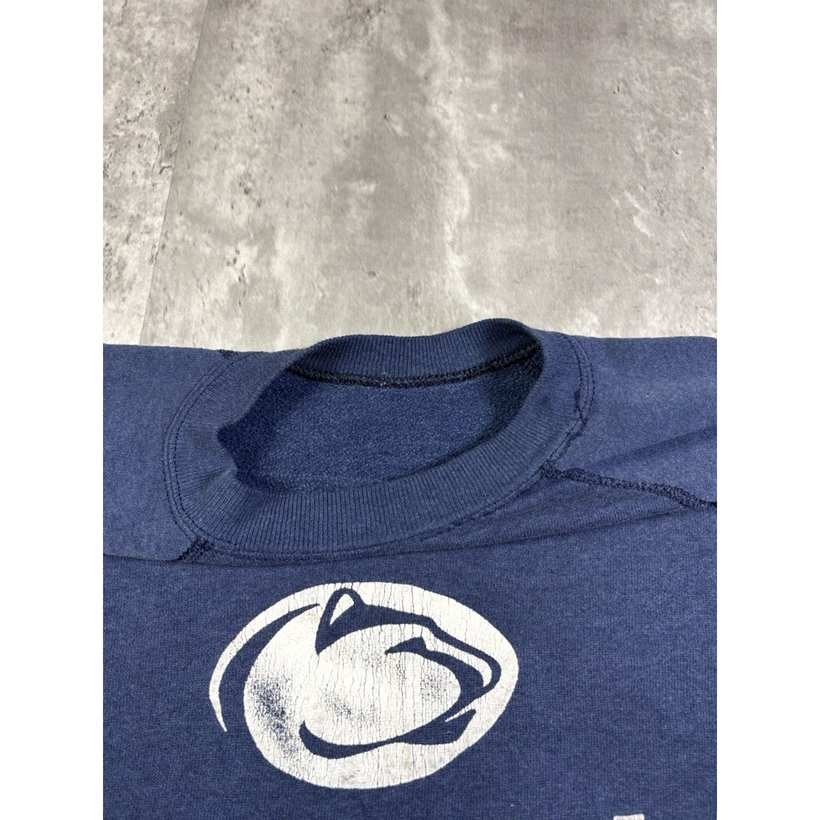 Penn VINTAGE Penn State Blue Raglin Pullover Sweatshirt Crewneck M Navy Blue University 80s 90s Graphic Print Mens Size US M / EU 48-50 / 2 - 6 Thumbnail