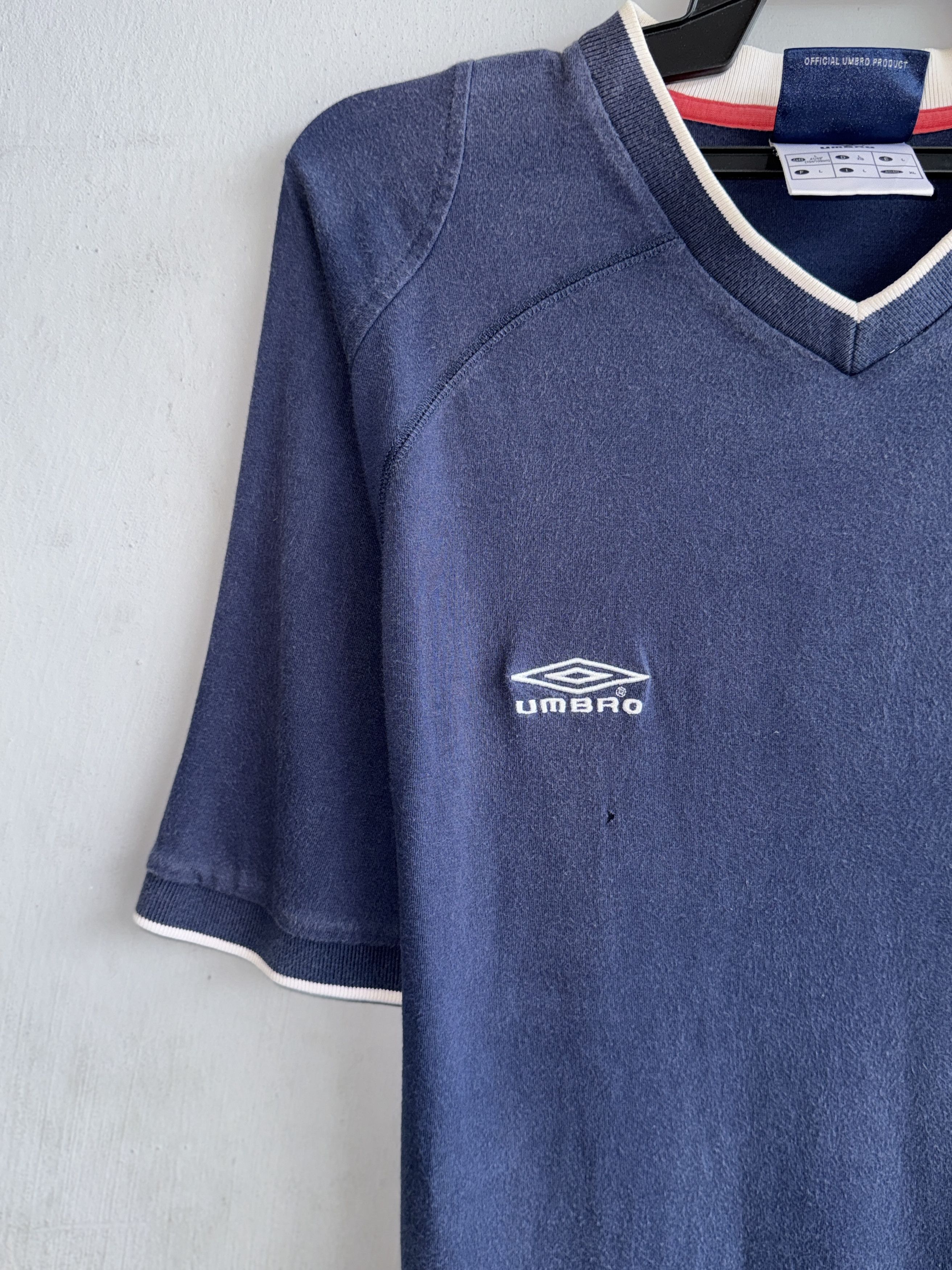 Vintage ENGLAND 1999 2000 2001 Football Soccer Umbro Shirt Size US L / EU 52-54 / 3 - 2 Thumbnail