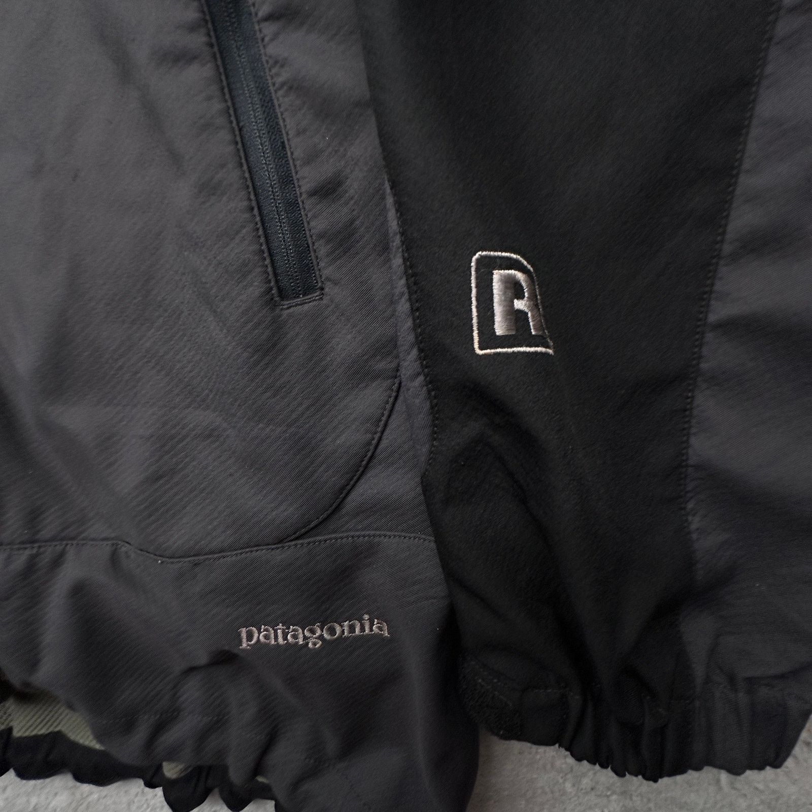 Patagonia Vintage Patagonia 83720 White Smoke Jacket Mens XL Hooded Size US XL / EU 56 / 4 - 9 Thumbnail