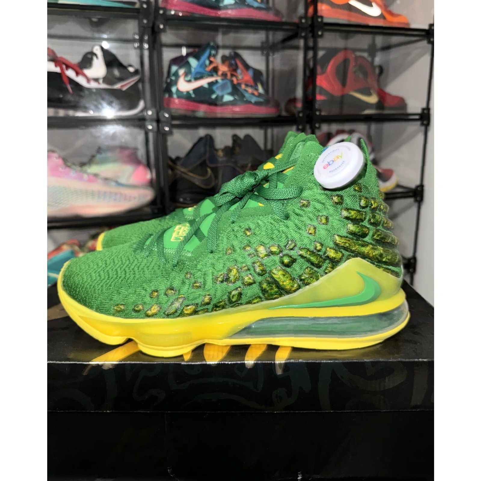 Nike Lebron 17 Oregon Ducks Team Issued PE Promo Sample Size 10.5 RARE Nike Sneaker Mens Green Duck 10.5 Size US 11 / EU 44 - 2 Thumbnail