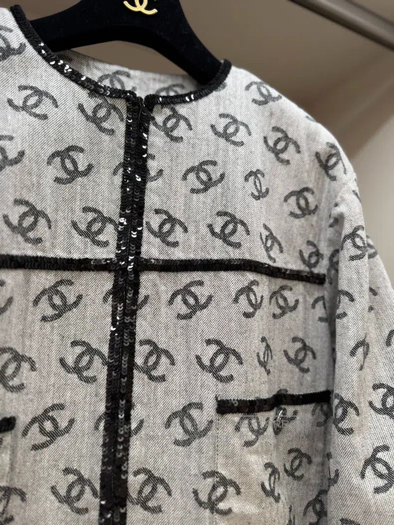 Chanel Chanel 22s gray denim fabric logo jacket Size XS / US 0-2 / IT 36-38 - 2 Thumbnail