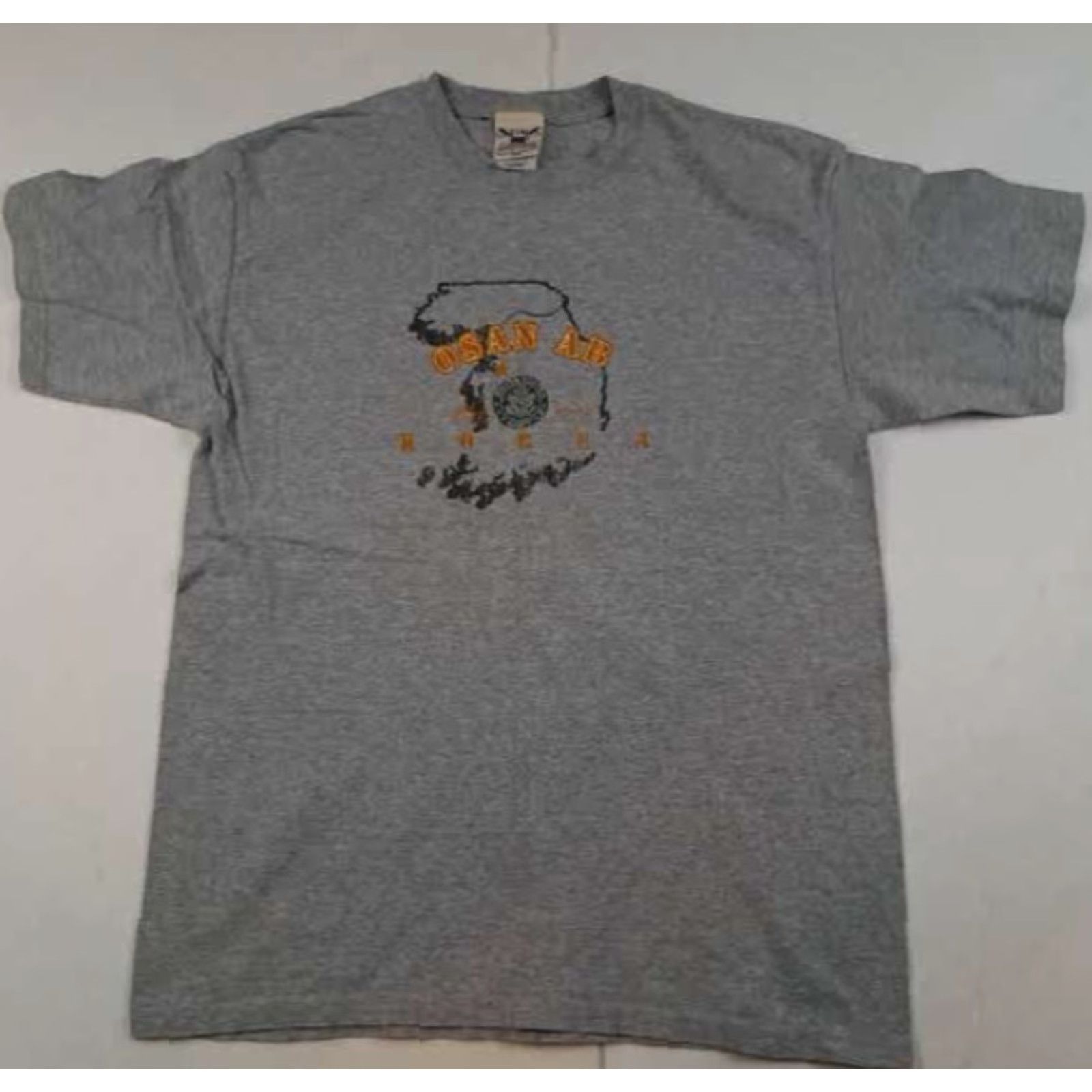 Vintage OSAN-AB Korea Air Force Base T-Shirt L by Oarsman Men Short Sleeve Gray Military 28in Long Pit to Pit 21in Regular Fit Size US L / EU 52-54 / 3 - 3 Thumbnail