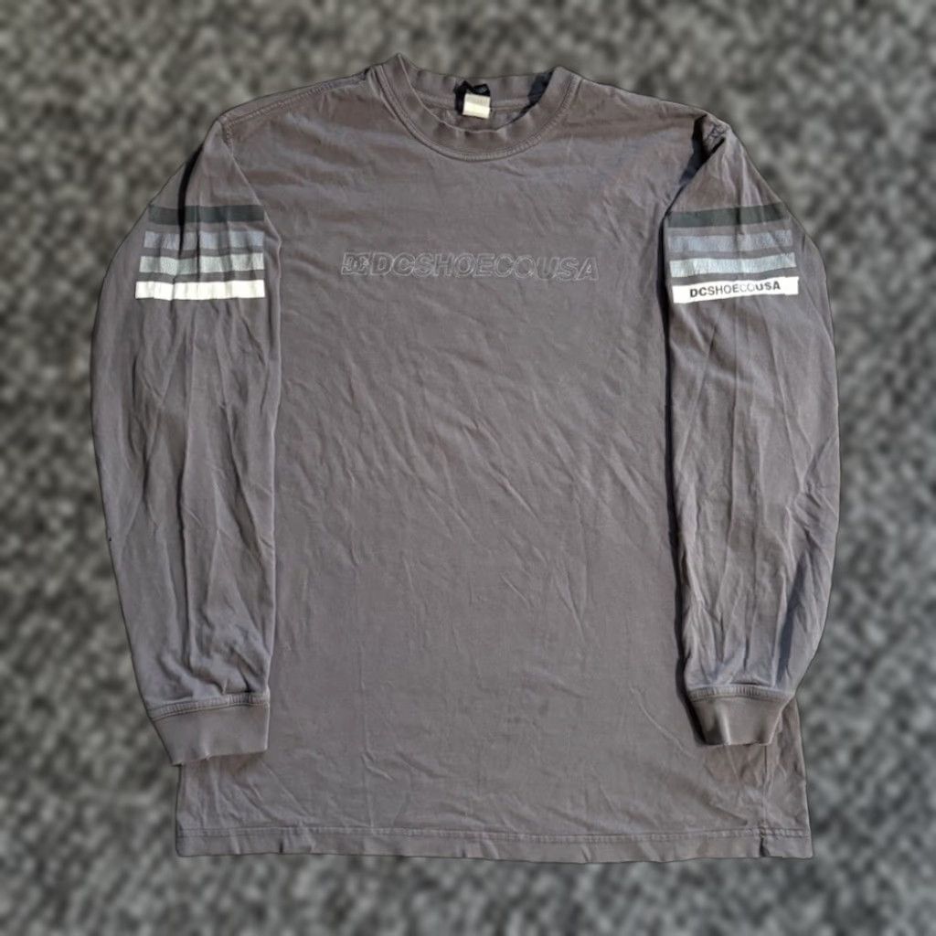 Vintage VINTAGE DC Shoes T-Shirt Long Sleeve Shirt Crew Neck Gray Cotton Logo 90s Skateboard USA Men L Size US L / EU 52-54 / 3 - 1 Thumbnail