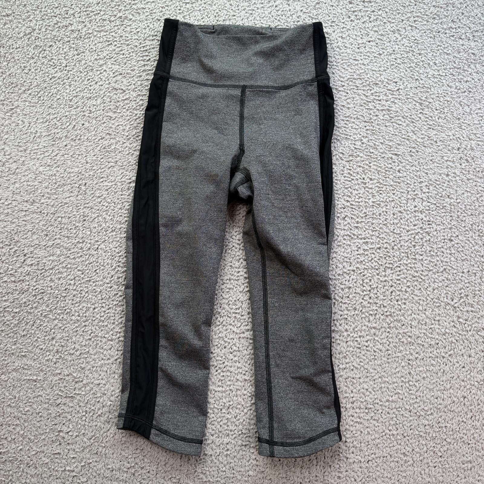 Lululemon Lululemon Womens 2 Gray Black Cropped Leggings Yoga Pants Size 26" / US 2 / IT 38 - 1 Thumbnail