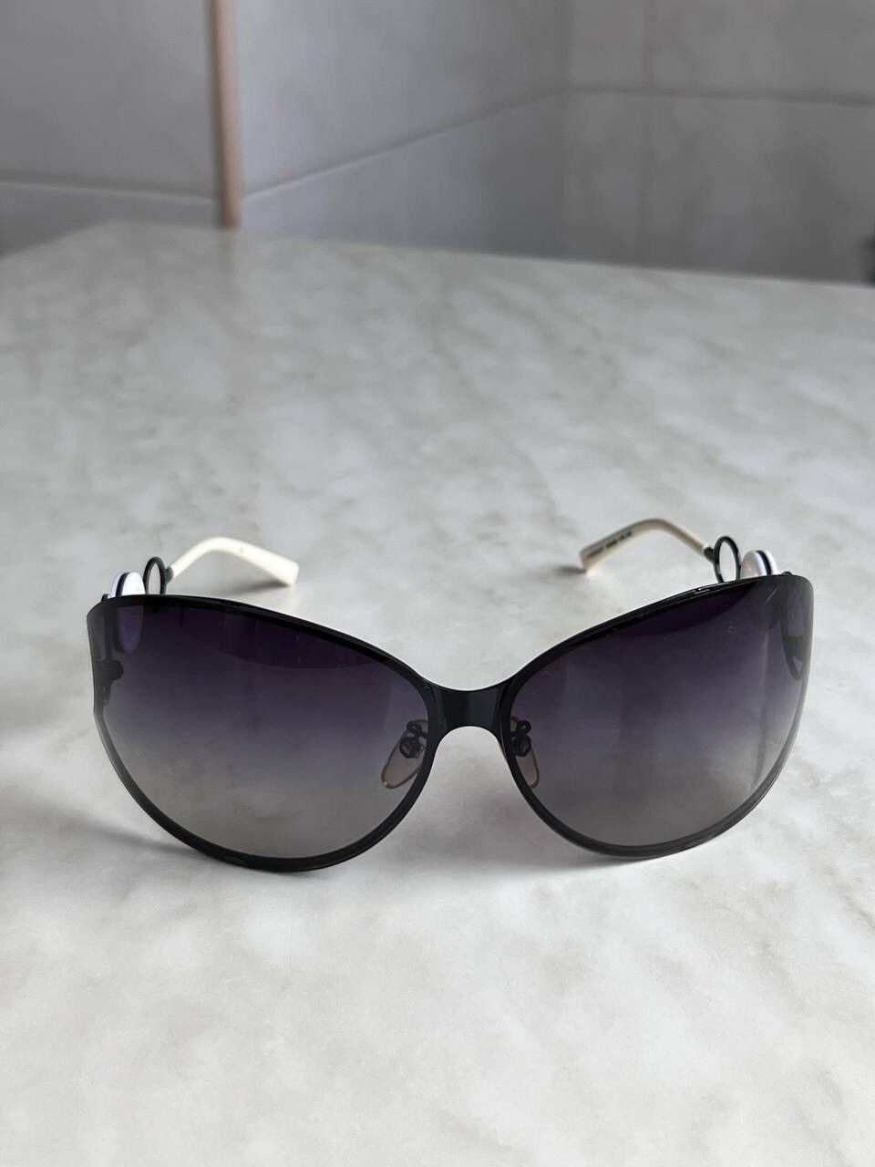 Givenchy Vintage Givenchy Sunglasses Futuristic Form SGV220 MASK 00s Size ONE SIZE - 10 Thumbnail