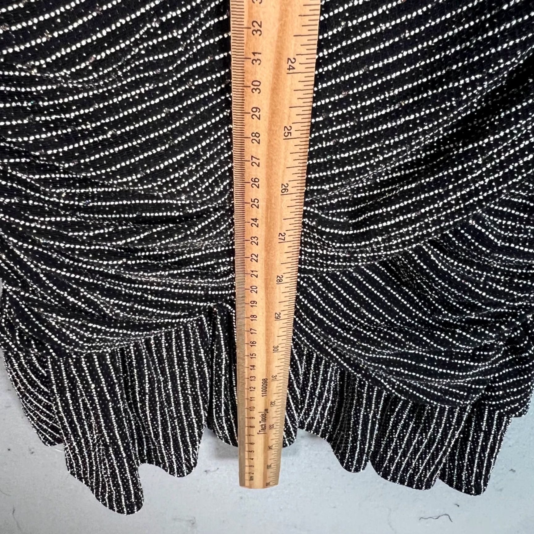 Krisa VINTAGE Krisa Black & White Striped Long Sleeve Ruched Dress Shirt Womens S Black Striped Knee Length Knitted Nylon Polyester 90s Dress Size S / US 4 / IT 40 - 6 Thumbnail