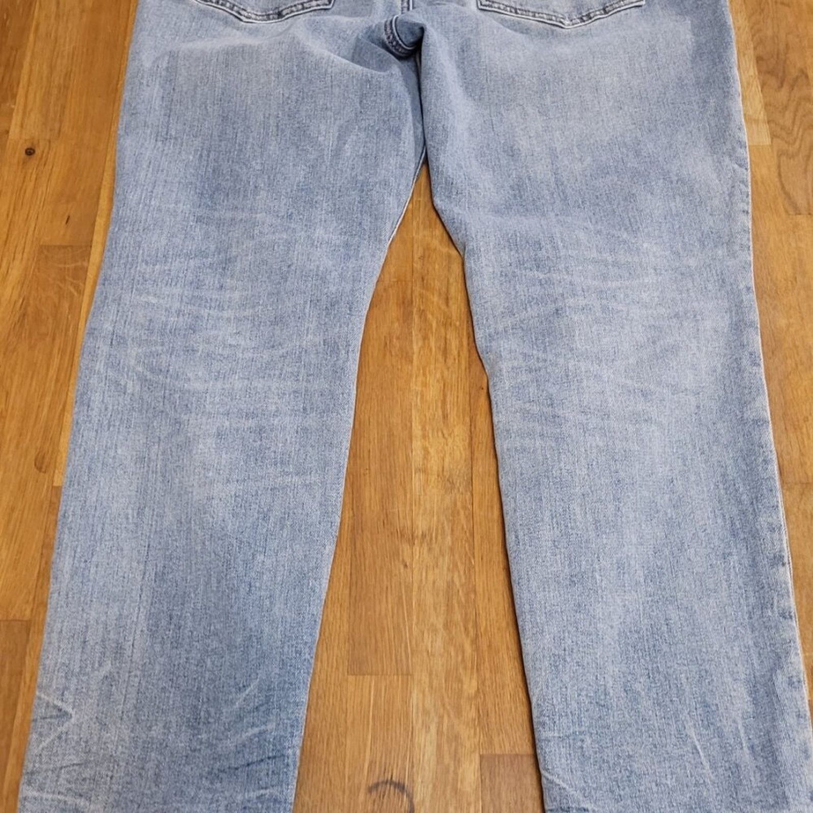 Express Express Skinny Distressed Light Wash Jeans 32x30 Size US 32 / EU 48 - 4 Thumbnail